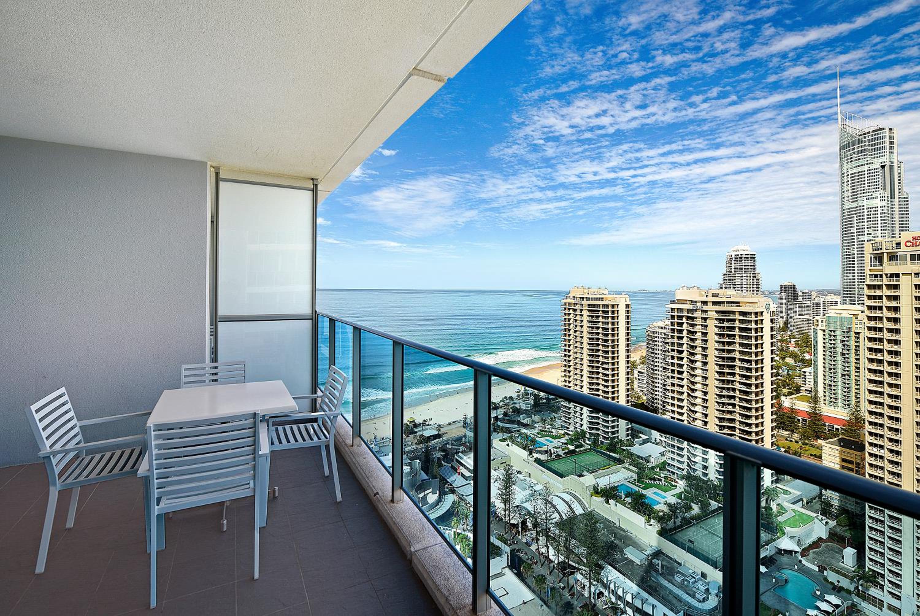 Number 1 H Residences - WiFi, Parking & More by Gold Coast Holidays