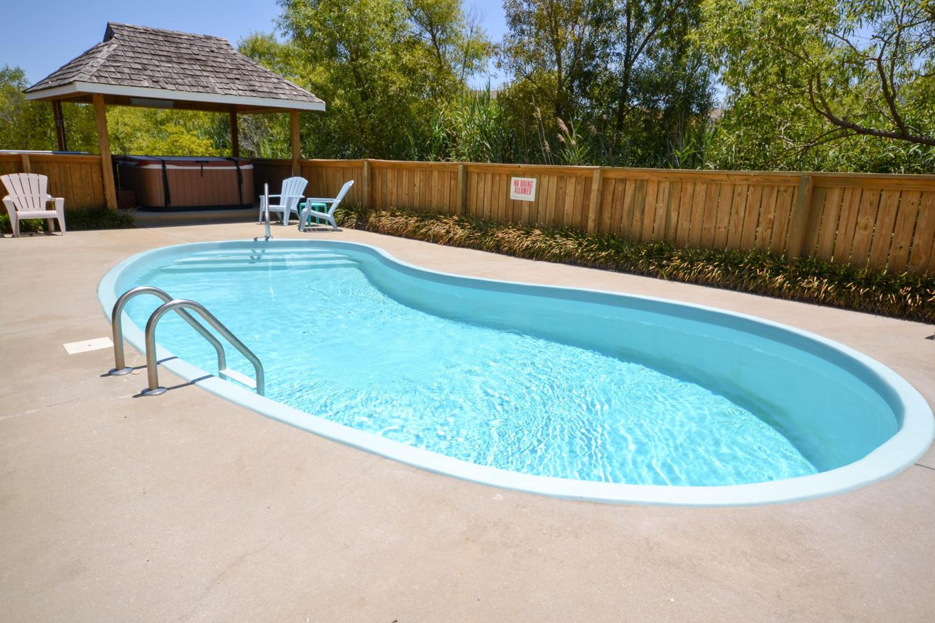 Windhaven - Corolla, Whalehead, Beach 400 Yds, Pool, Hot Tub, Tiki Bar, Pets OK, Flex Stays