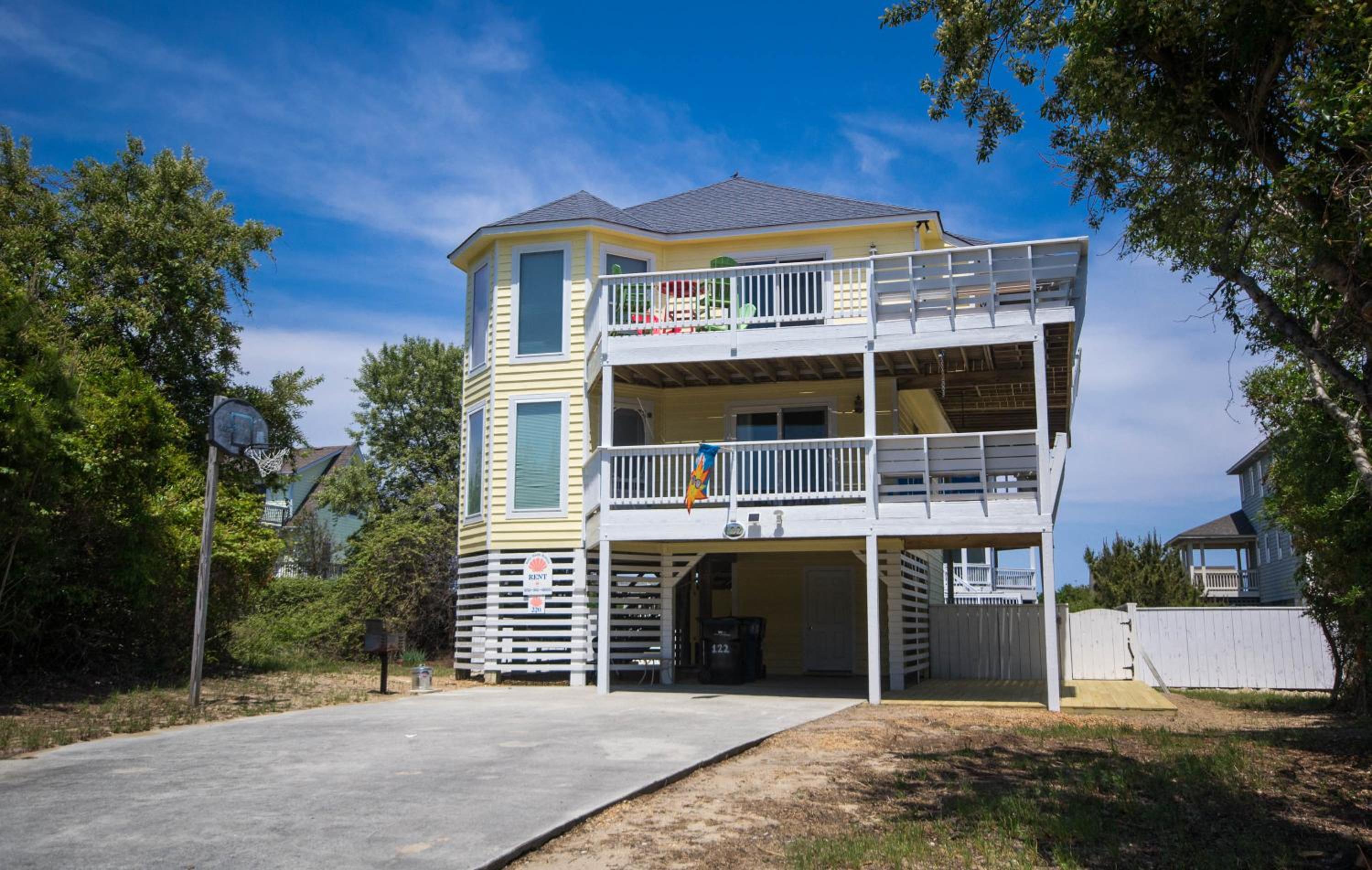 Shore is Fun - Duck, Poteskeet, Beach 480 Yds, 3 Min. Walk to Downtown, Pool, Hot Tub, YR Flex in Duck, US
