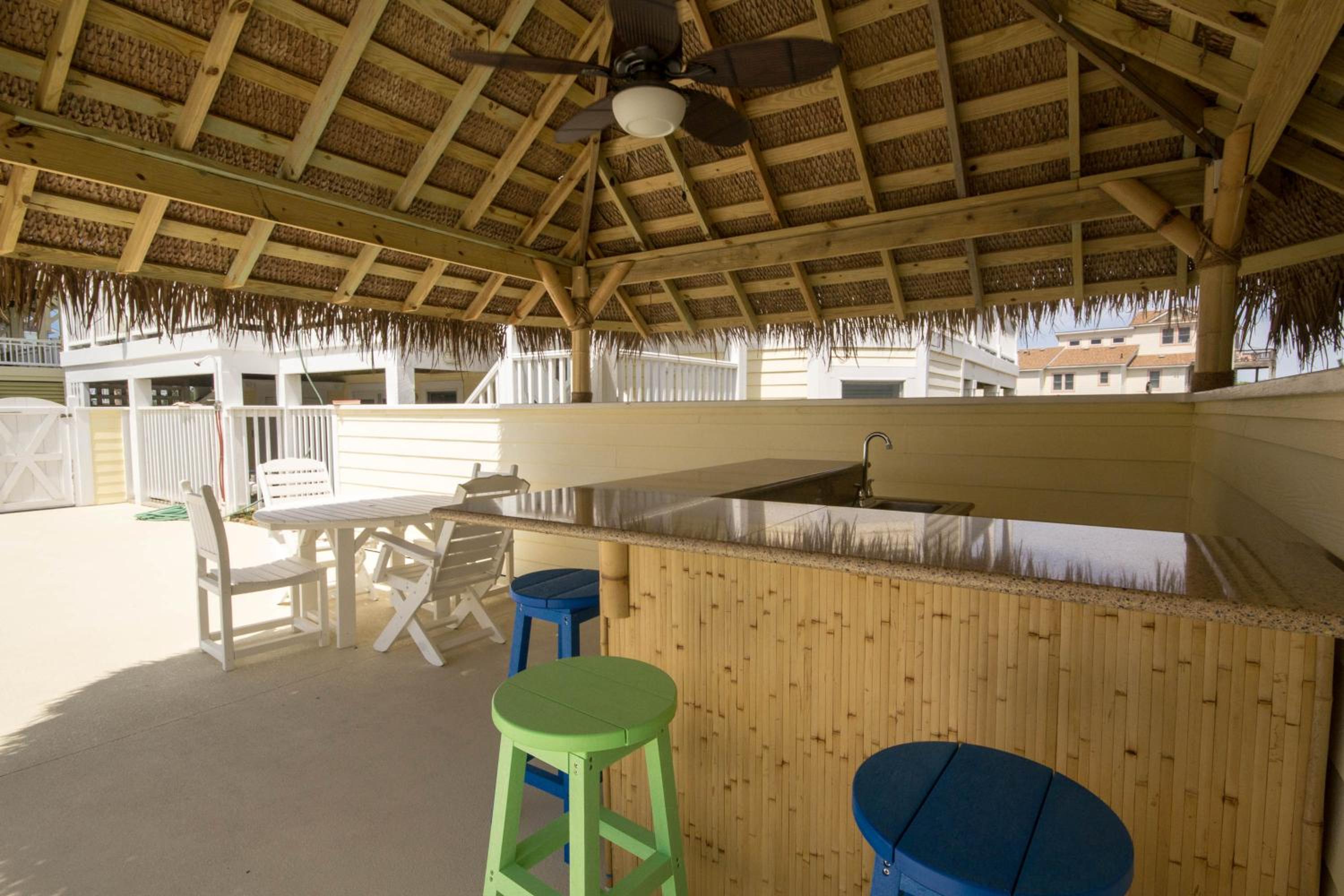 Sea Breeze - Corolla, Whalehead, Beach 50 Yds, Ocean View, Elevator, Pool Table, Foosball, Pool, Hot Tub