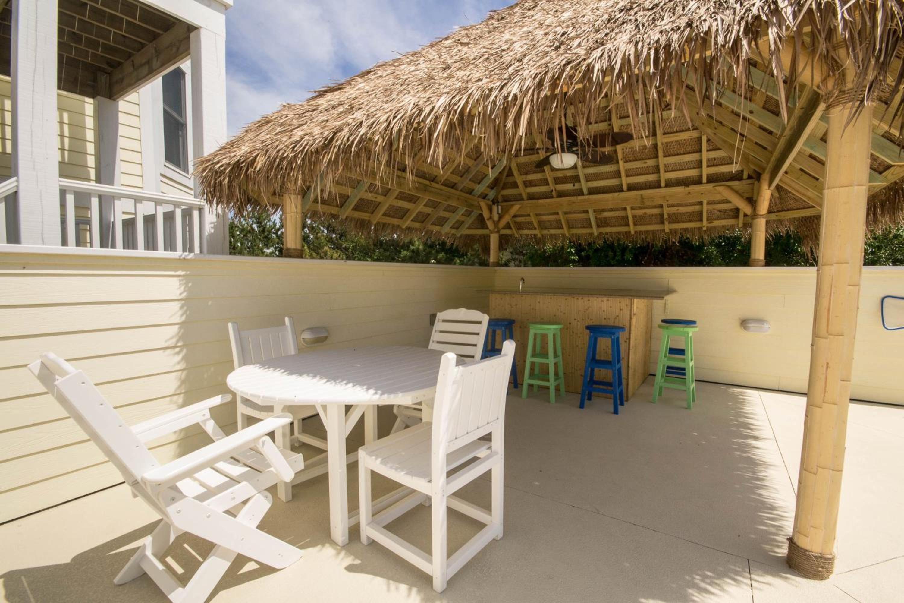 Sea Breeze - Corolla, Whalehead, Beach 50 Yds, Ocean View, Elevator, Pool Table, Foosball, Pool, Hot Tub