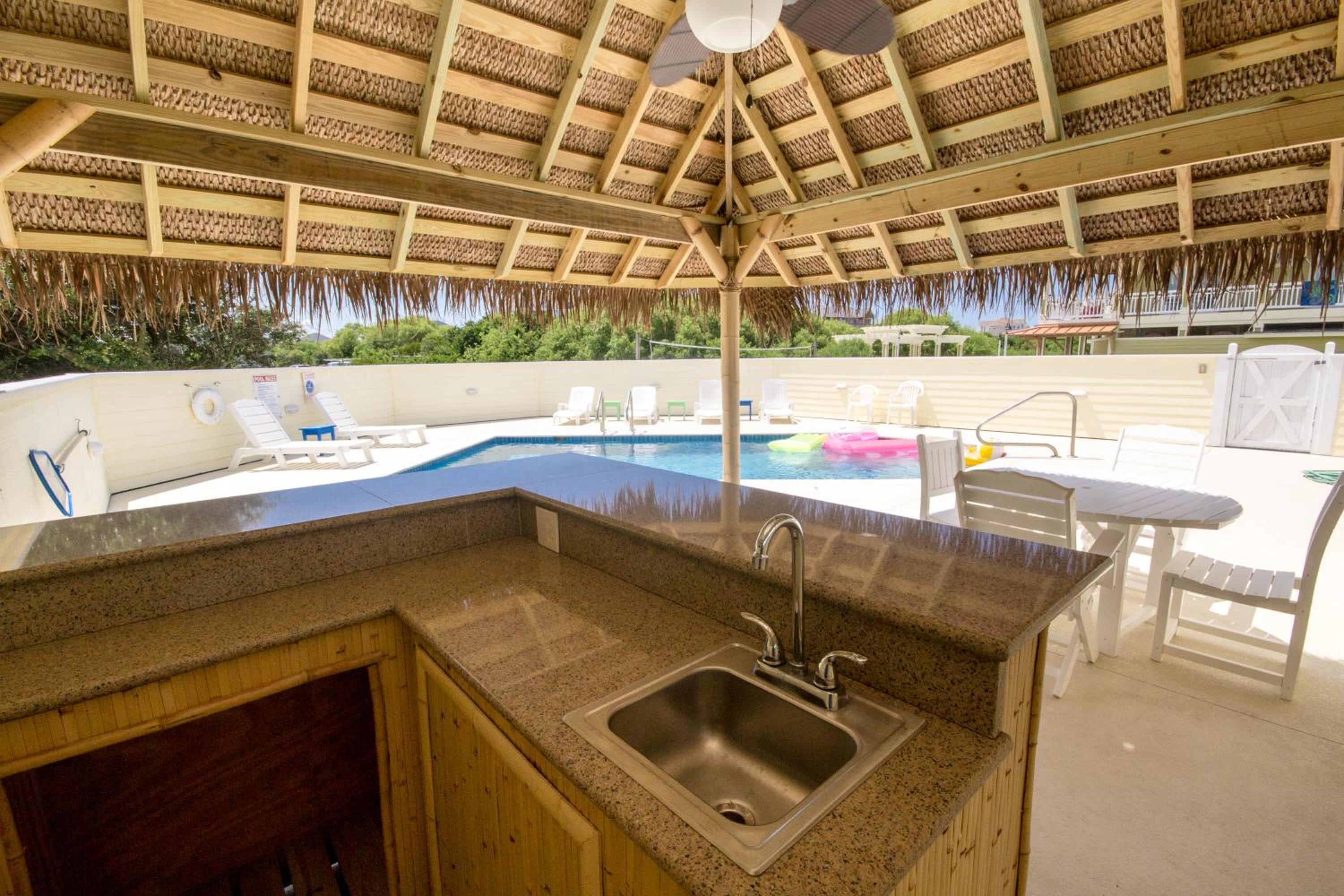 Sea Breeze - Corolla, Whalehead, Beach 50 Yds, Ocean View, Elevator, Pool Table, Foosball, Pool, Hot Tub