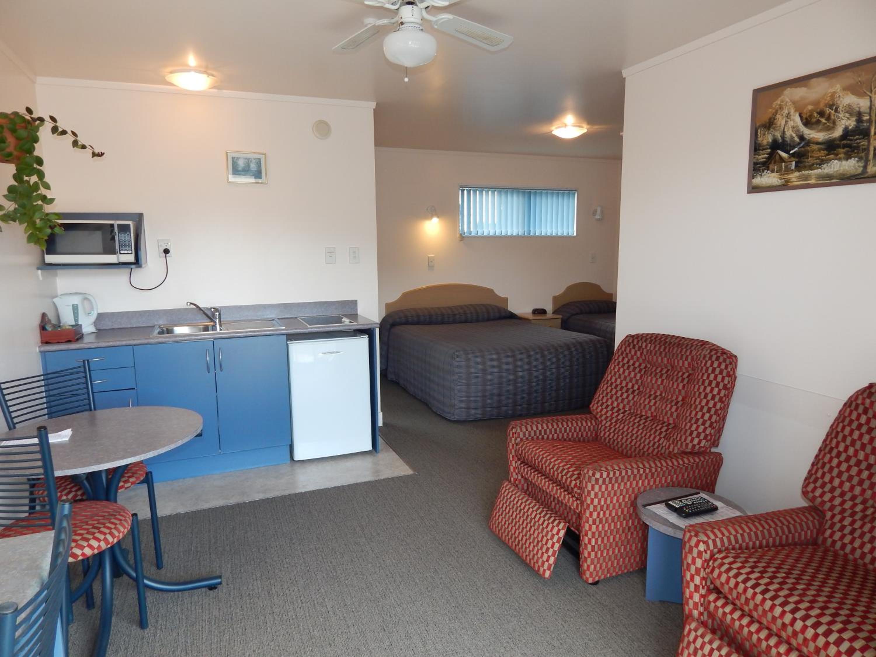 Avenue Heights Motel