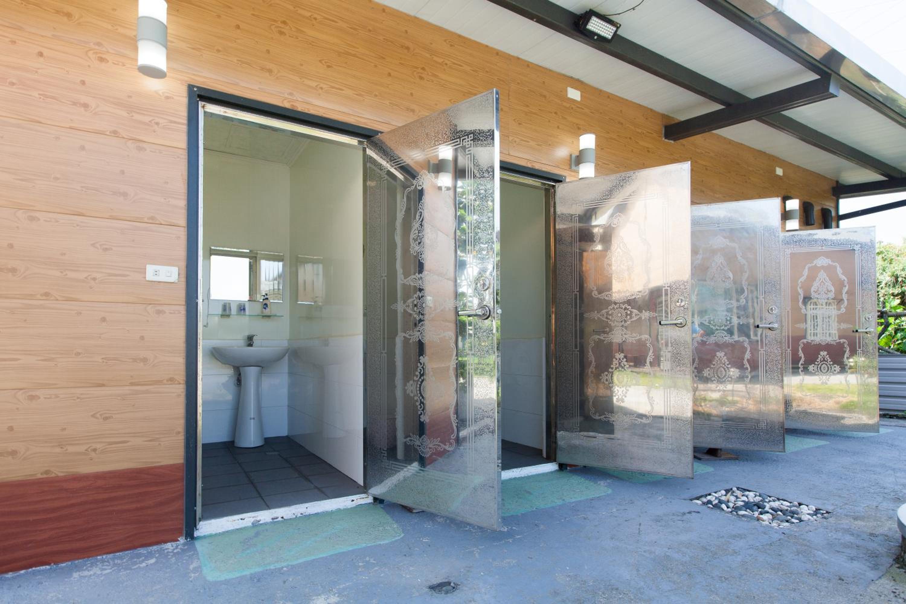 512 Huts Homestay