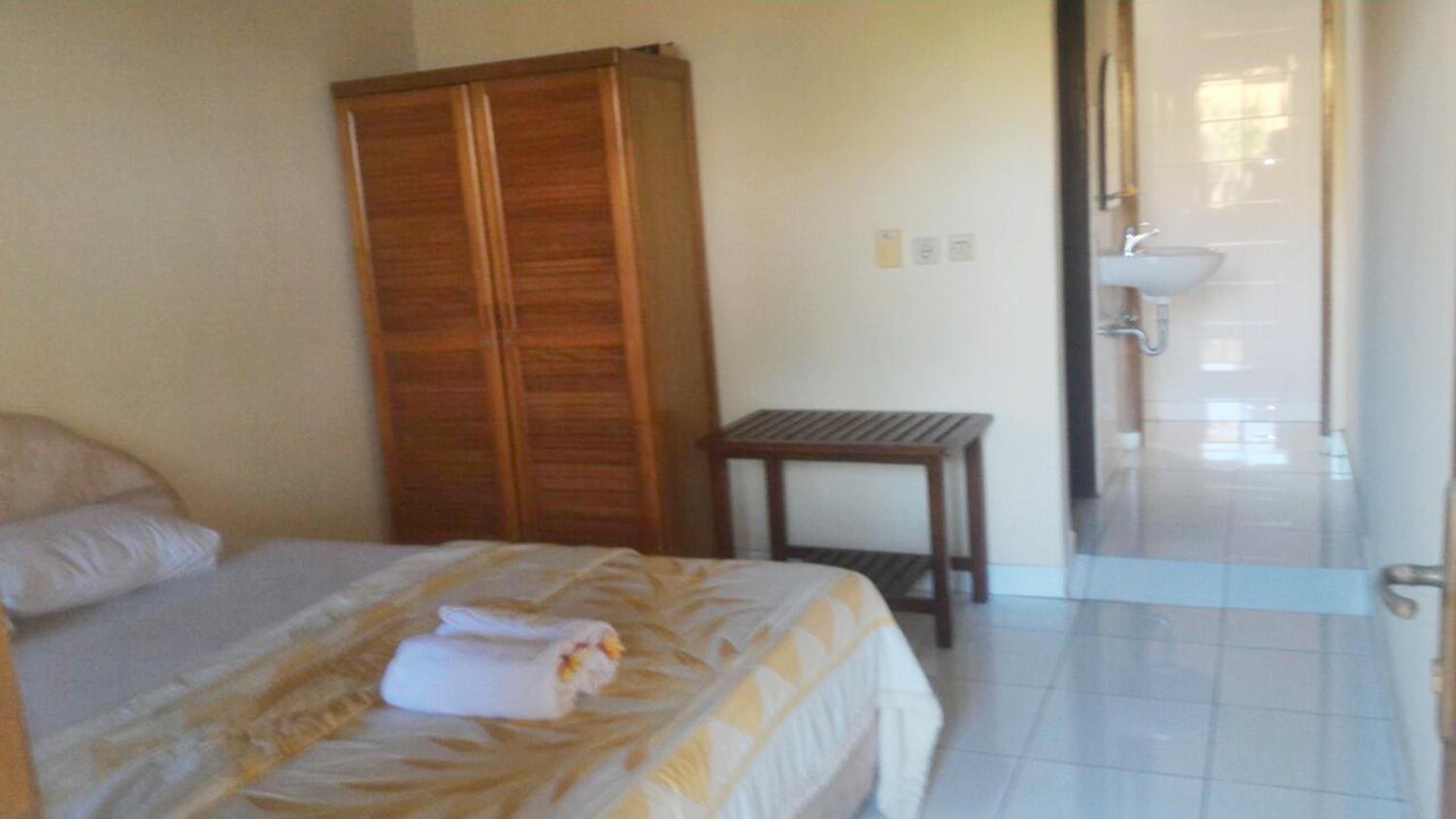 Adus Beach Inn