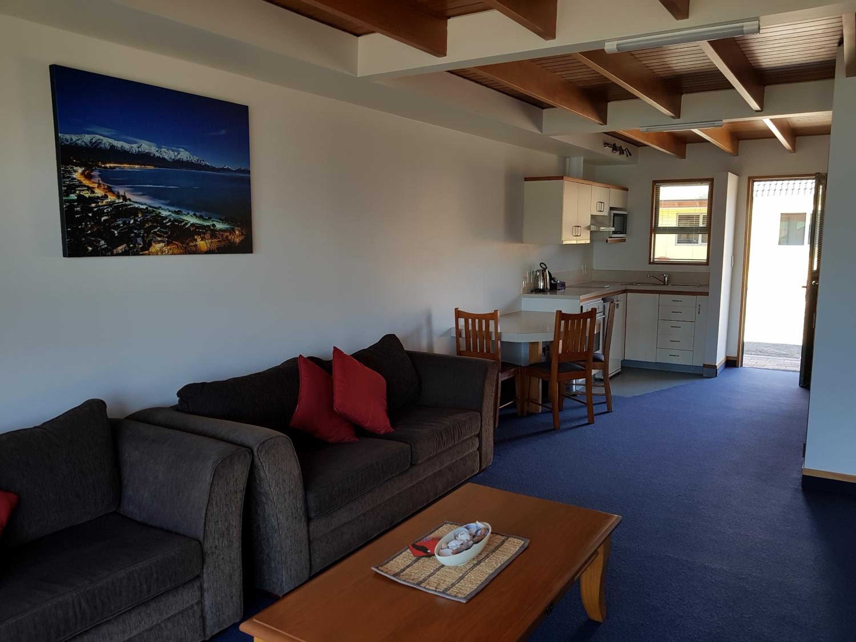 The Anchor Inn Beachfront Motel