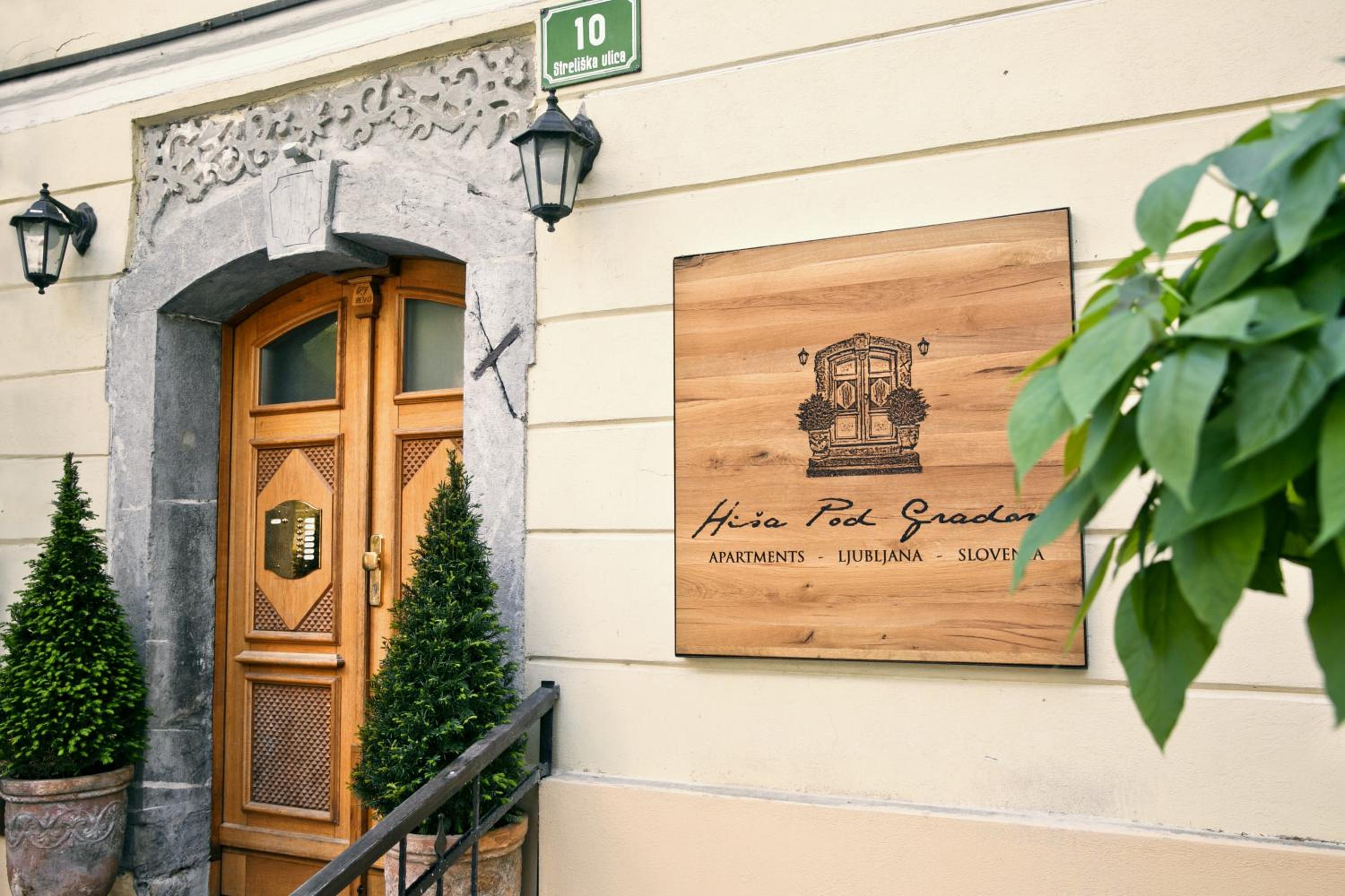 Apartments Hiša Pod Gradom