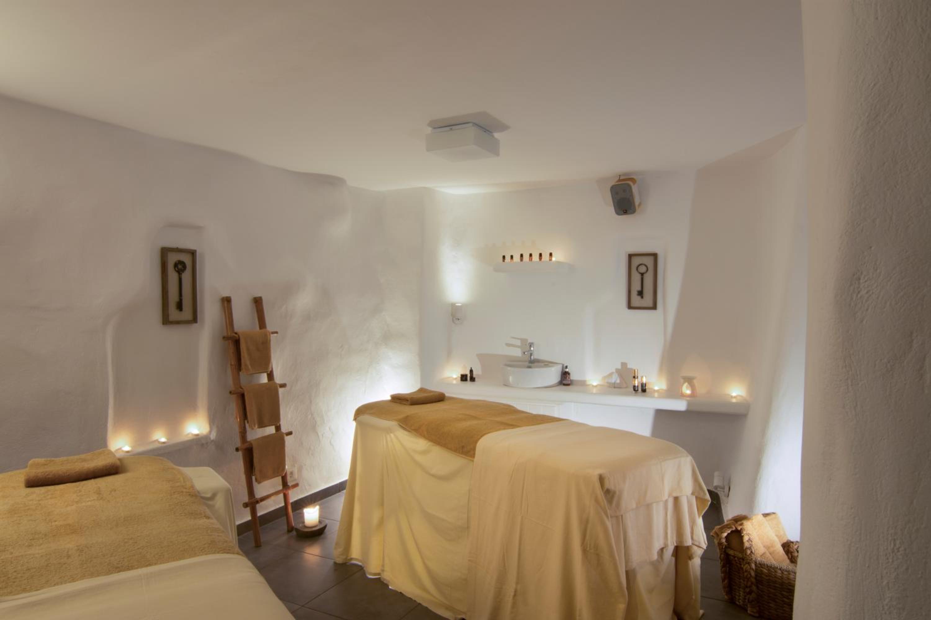 Santorini Secret Suites & Spa 32