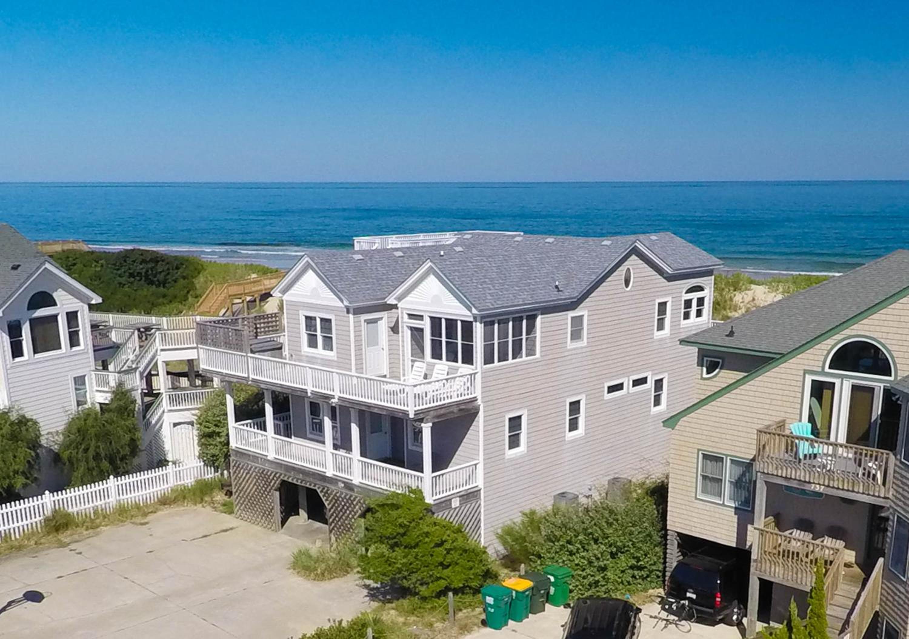 Sandscape - Corolla, Crown Point, Oceanfront, Steps to Beach, Hot Tub, Pool Table, Community Pool