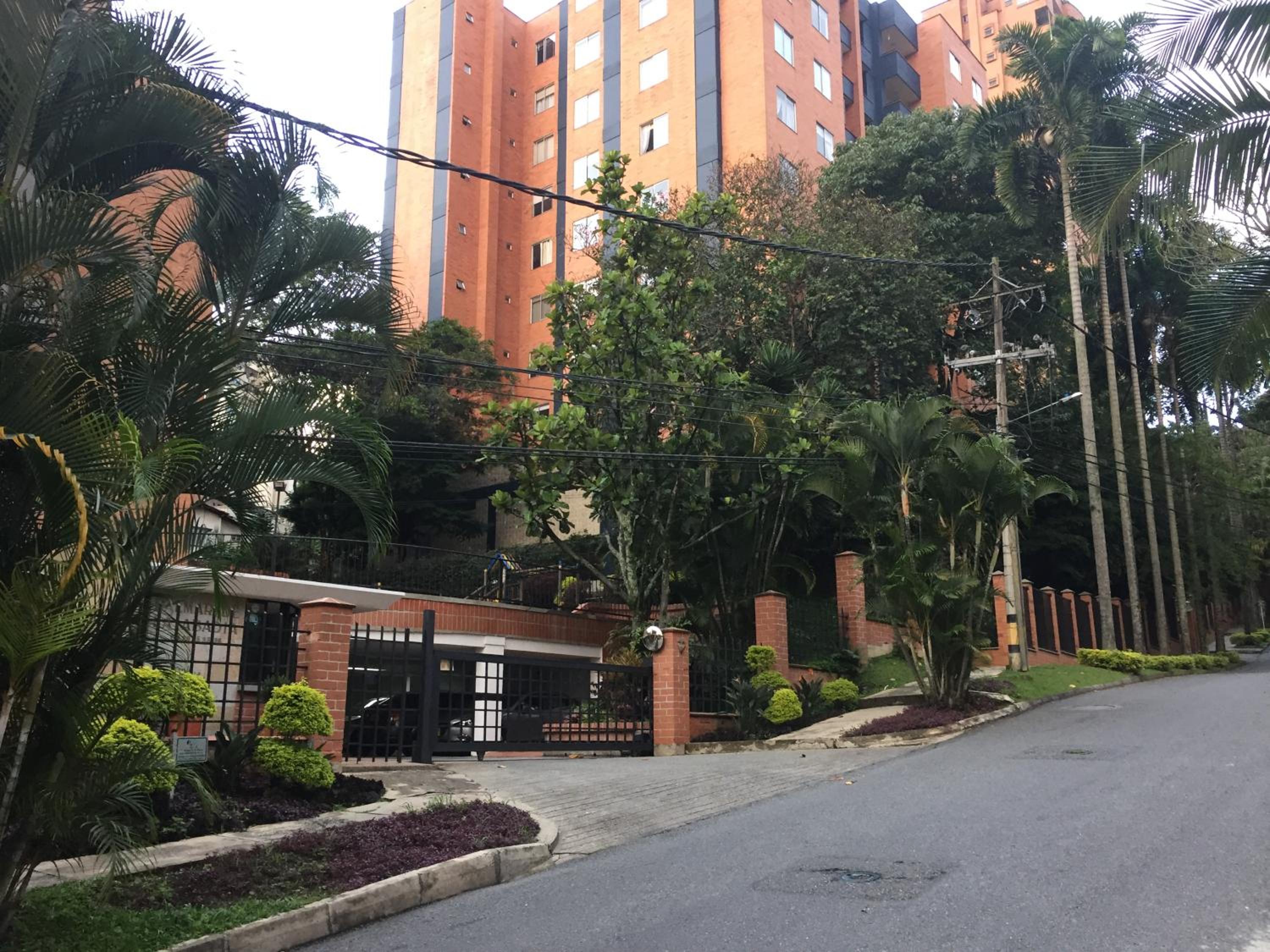 Apartamento cómodo , grande en Poblado Medellín