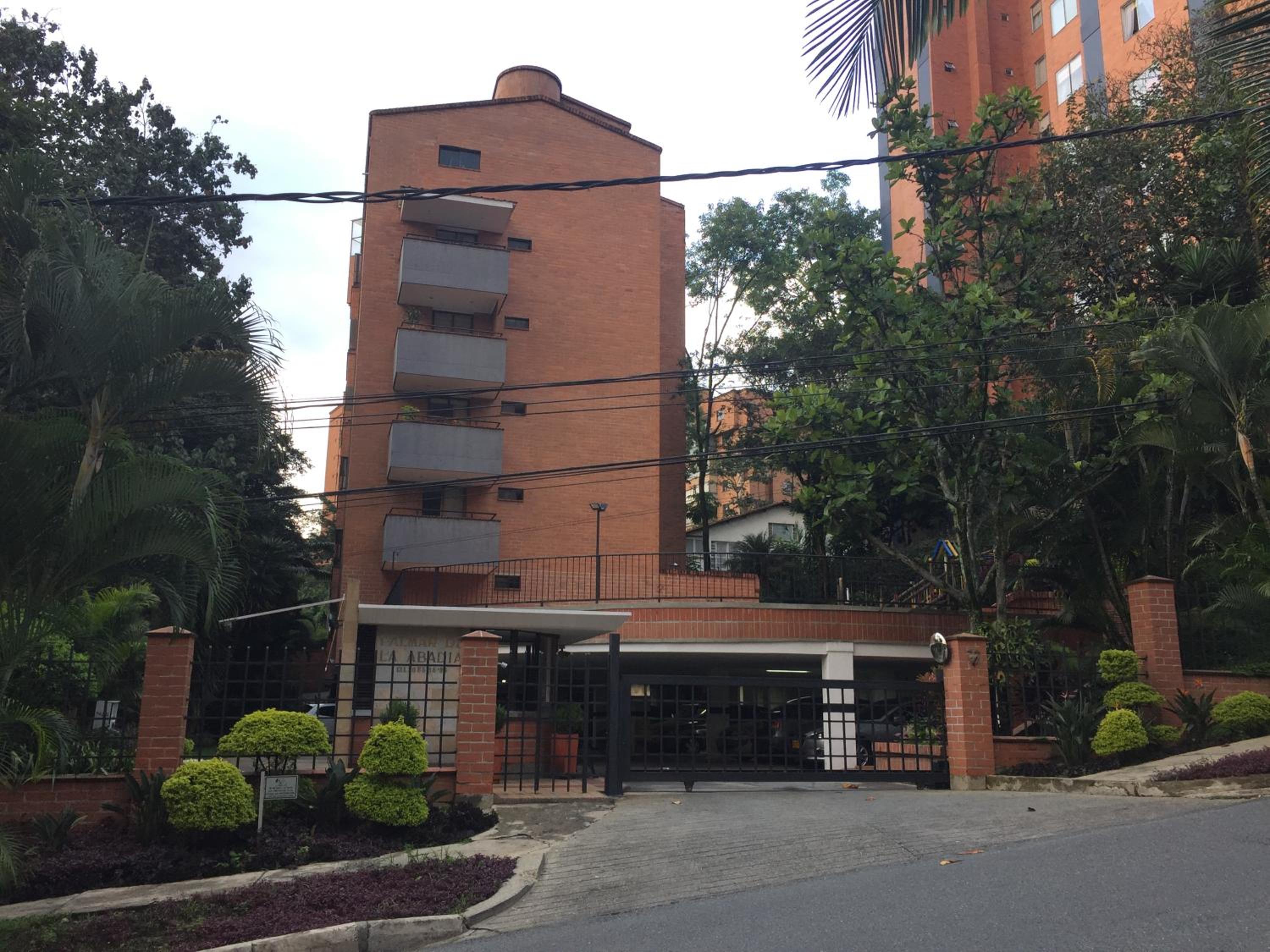 Apartamento cómodo , grande en Poblado Medellín