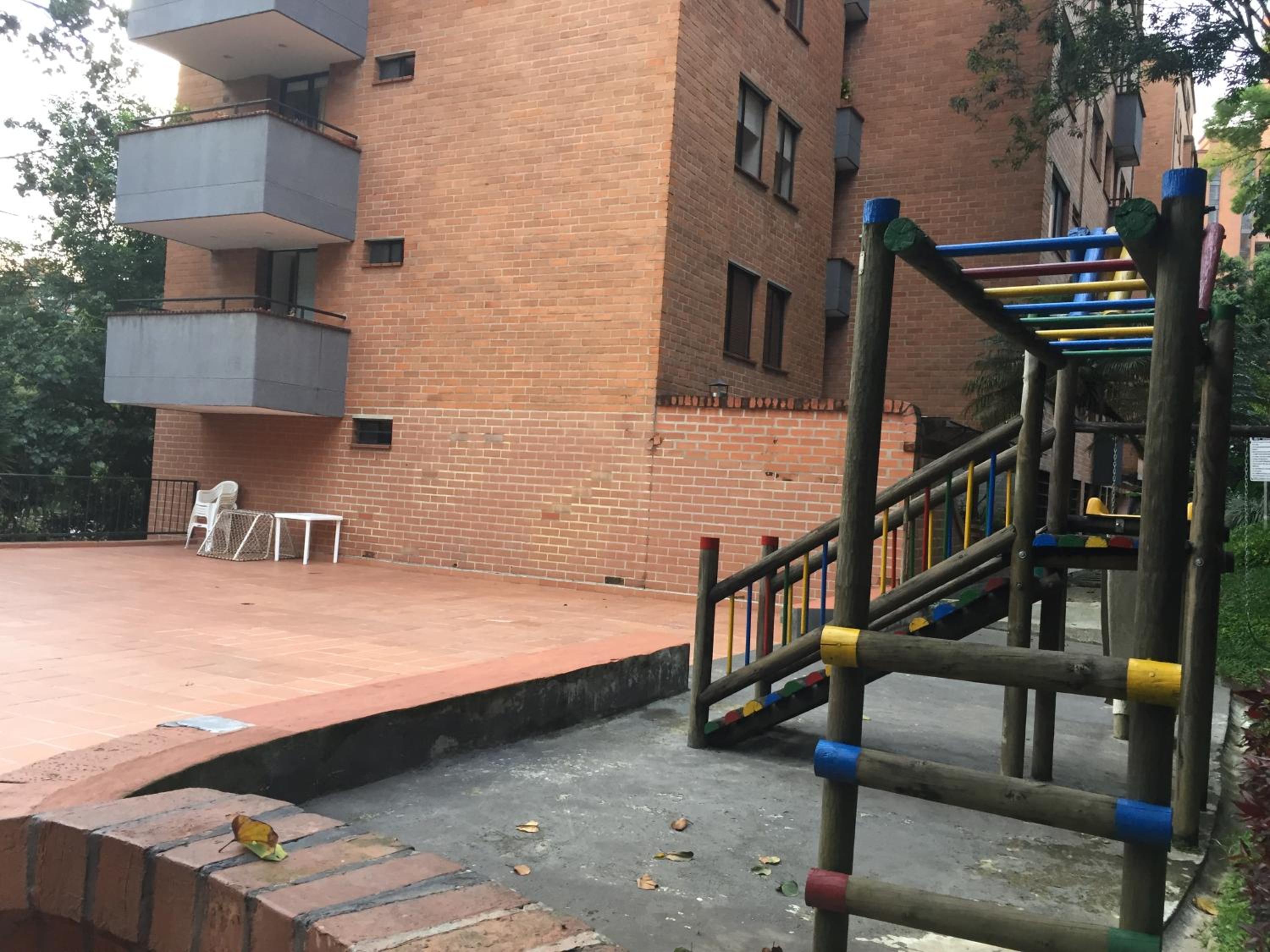 Apartamento cómodo , grande en Poblado Medellín