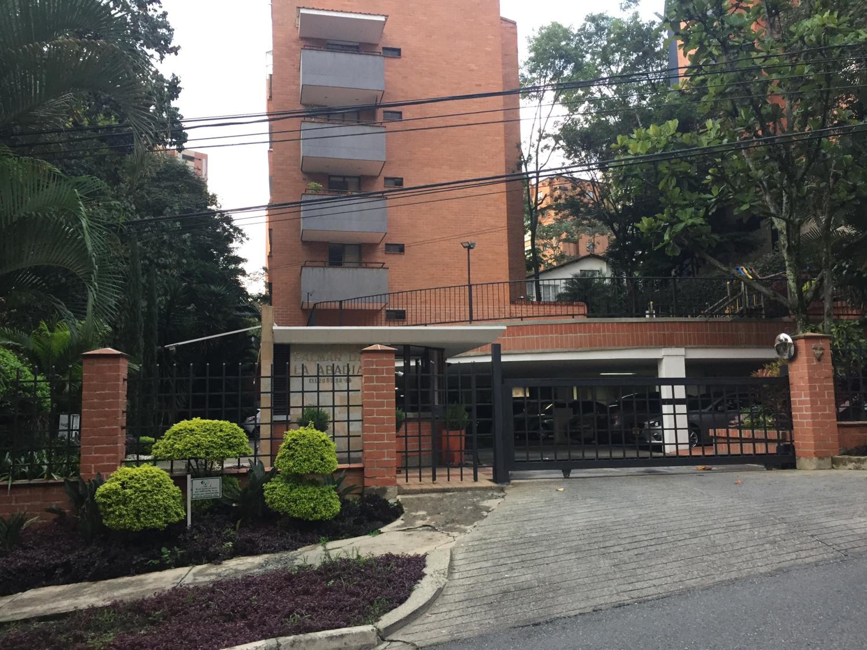 Apartamento cómodo , grande en Poblado Medellín