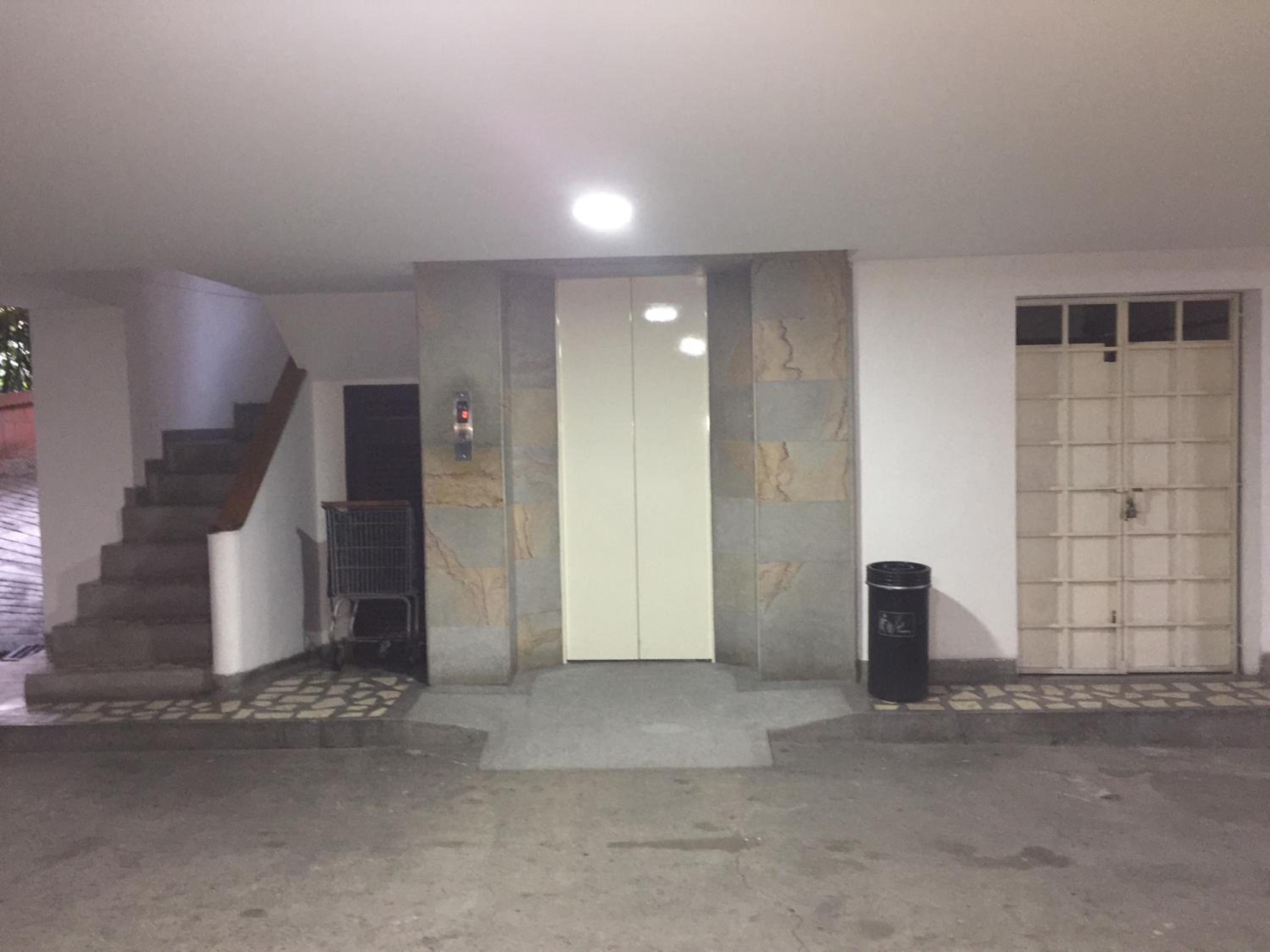 Apartamento cómodo , grande en Poblado Medellín