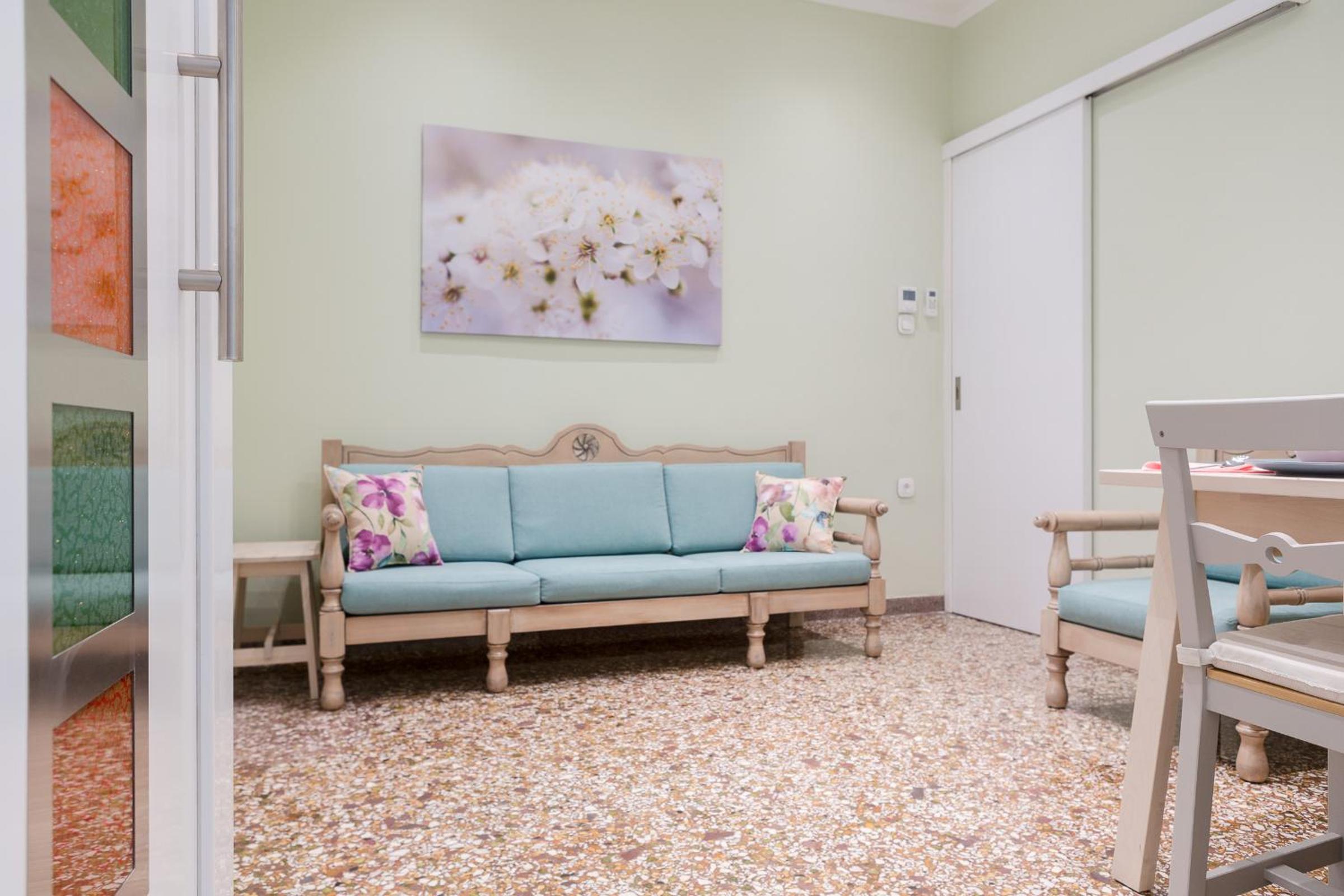 Grandma's Chic & Bright Athenian home with a Patio