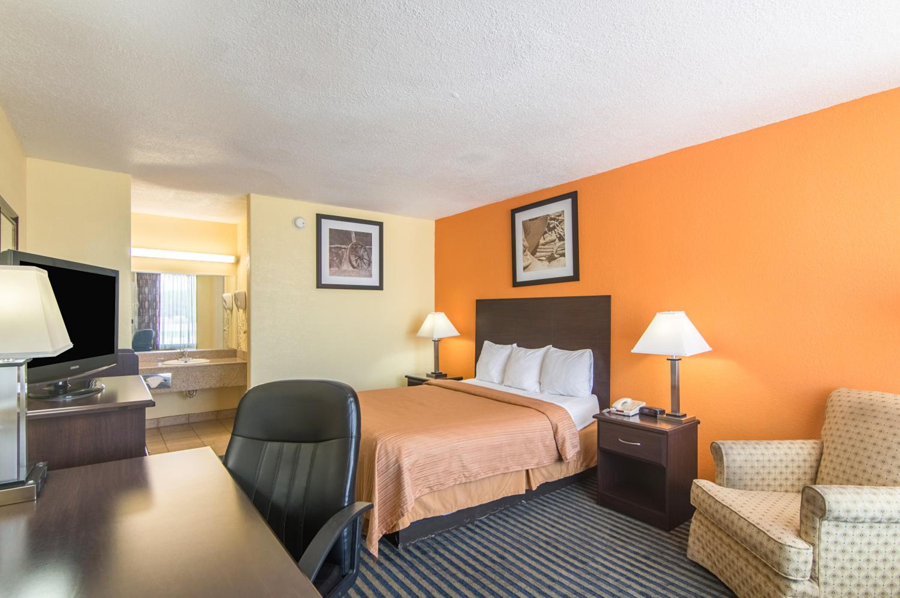 Liberal Vacations - Motel 6-Liberal, KS - Property Image 2