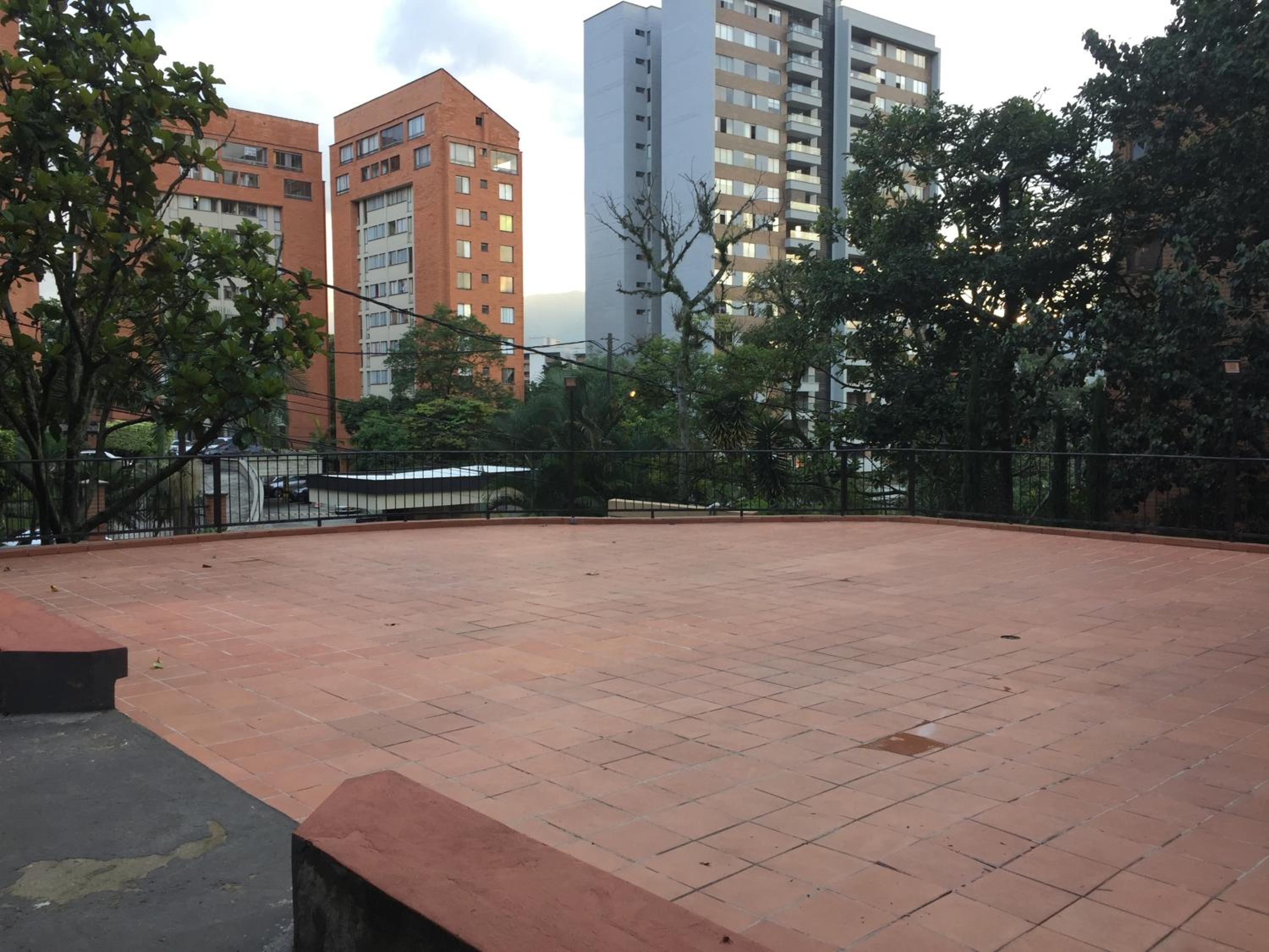 Apartamento cómodo , grande en Poblado Medellín
