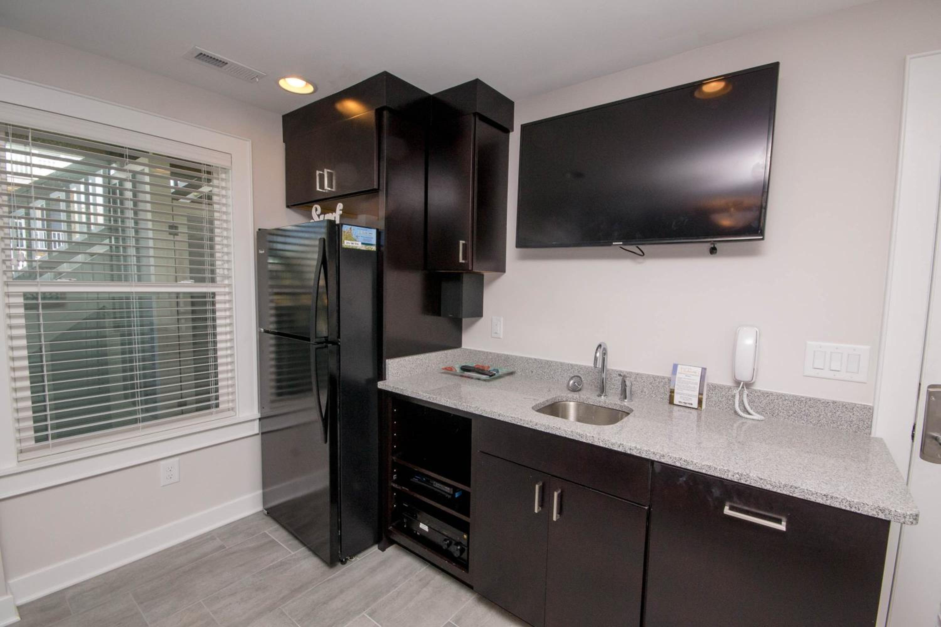 Bella Madrey - Corolla, Ocean Sands, 200 Yds to Beach, Ocean & Lake Views, Large Pool, Hot Tub view 3