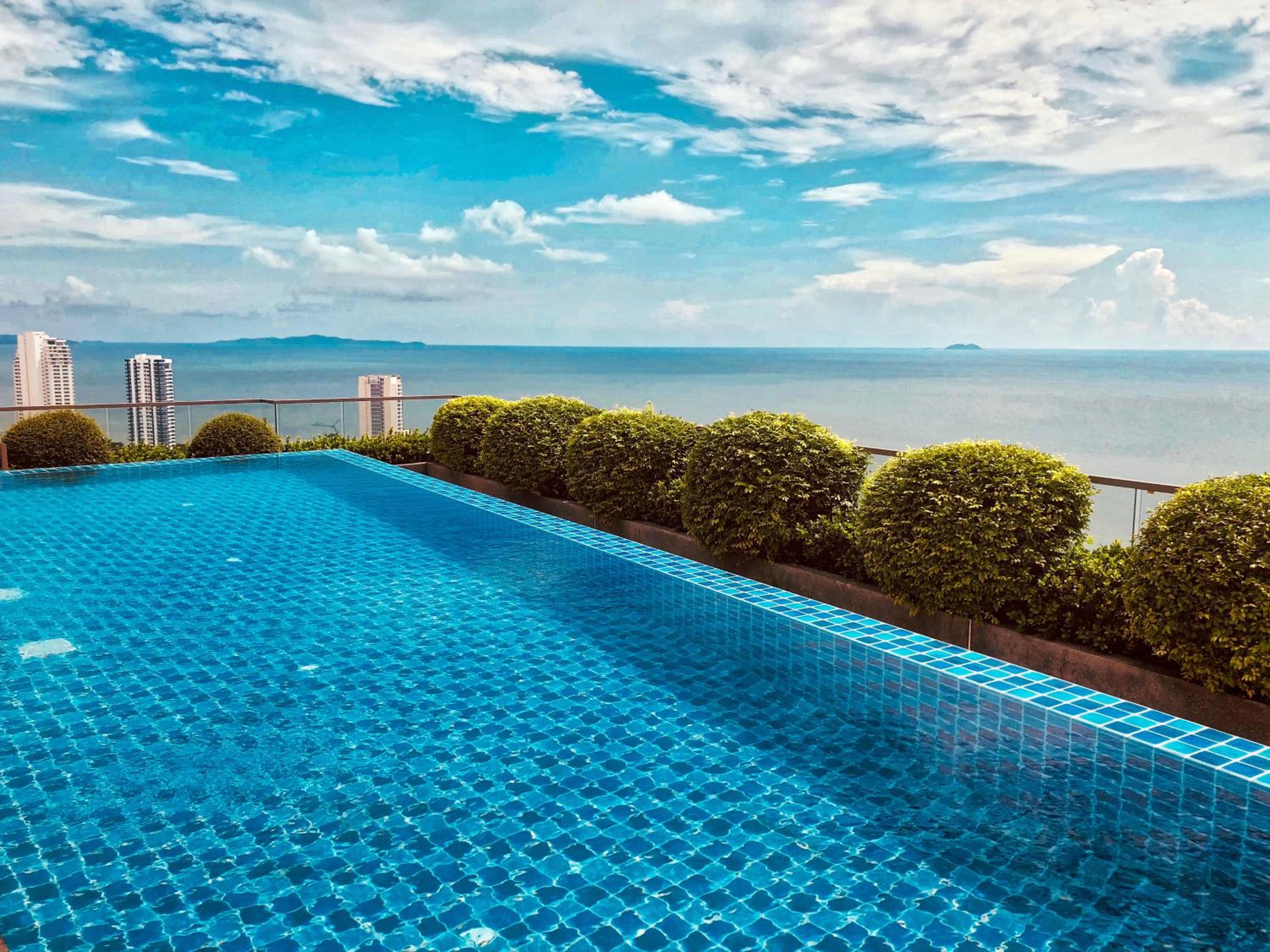 The Peak Towers - Luxury High Floor Ocean View - 2 Pools & Gym