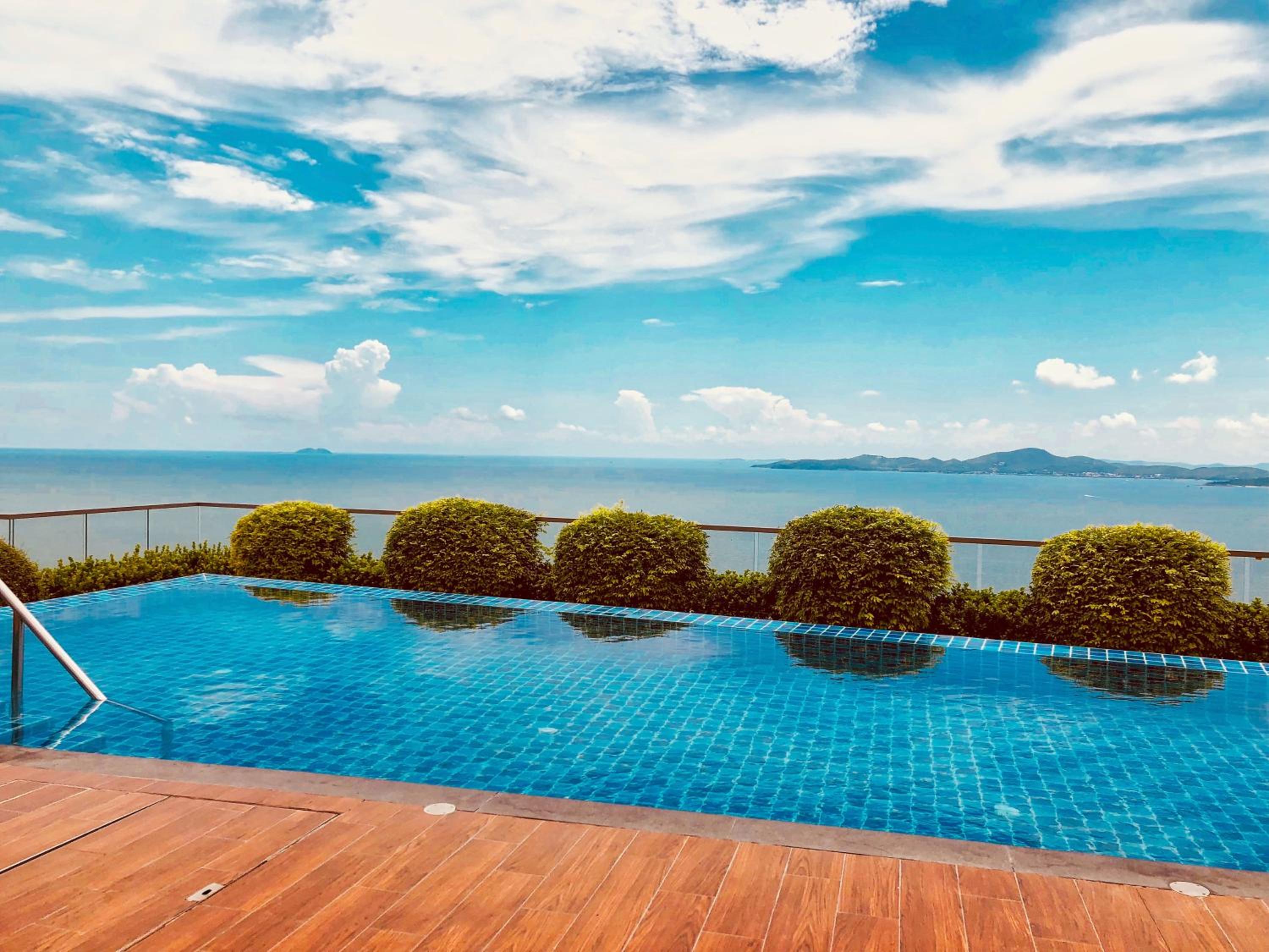 The Peak Towers - Luxury High Floor Ocean View - 2 Pools & Gym