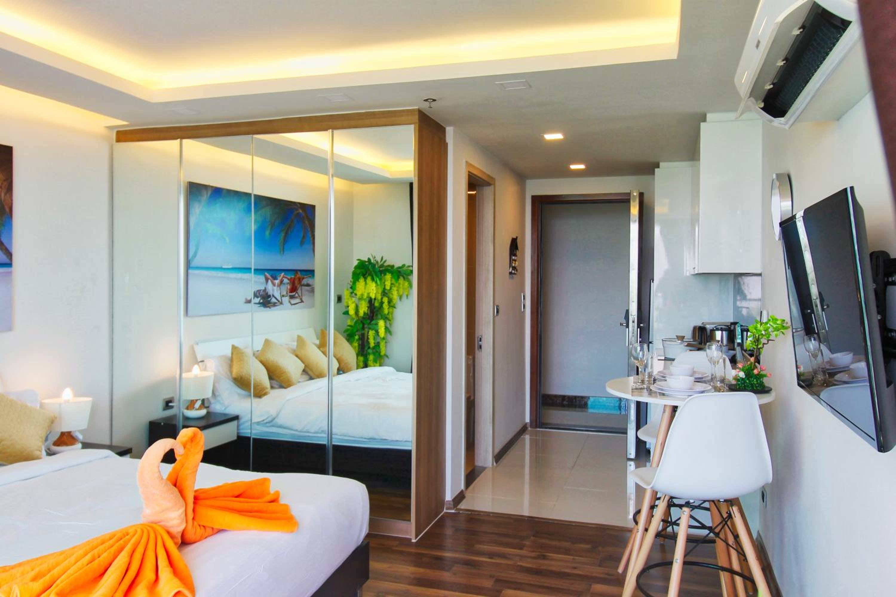 The Peak Towers - Luxury High Floor Ocean View - 2 Pools & Gym