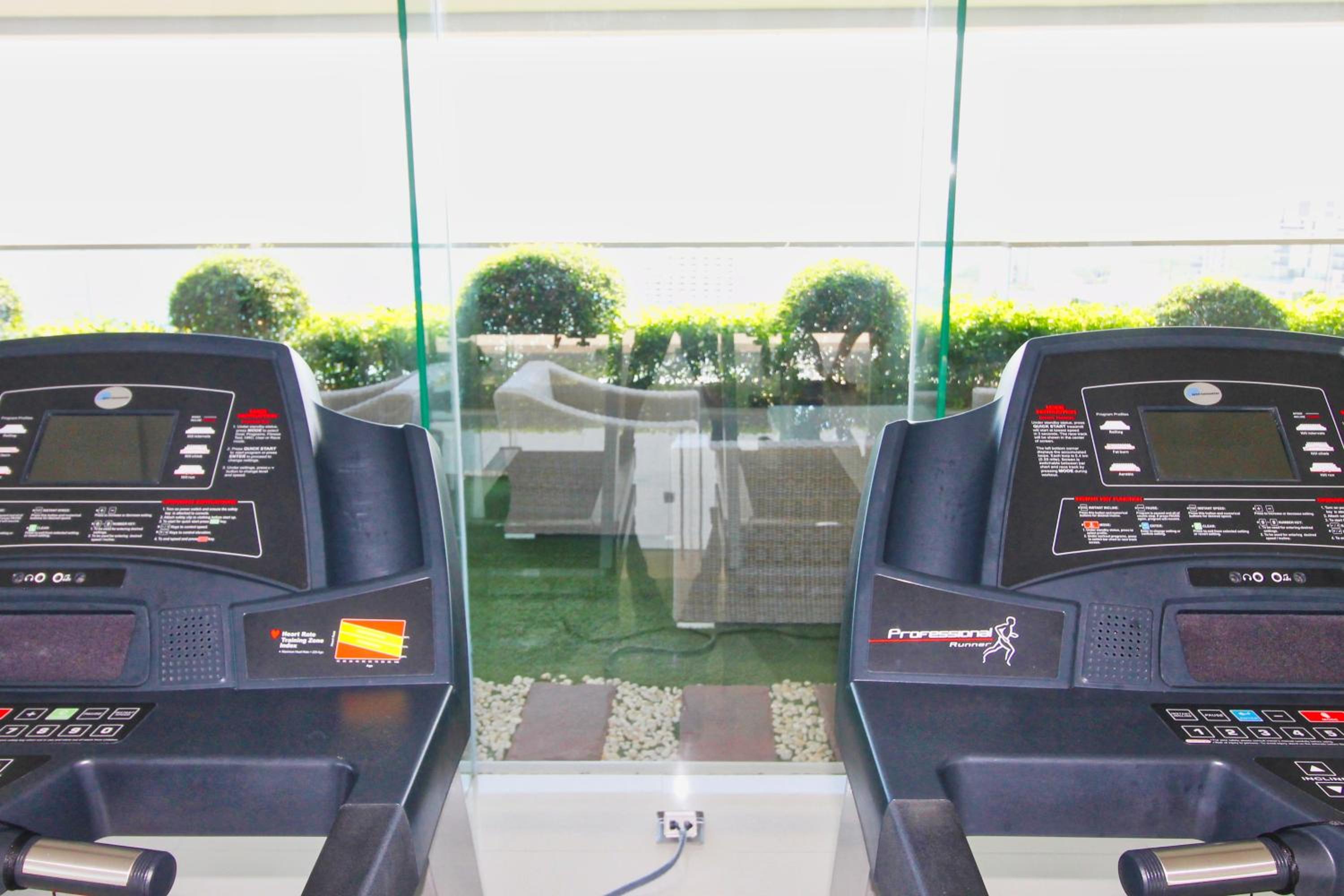 The Peak Towers - Luxury High Floor Ocean View - 2 Pools & Gym