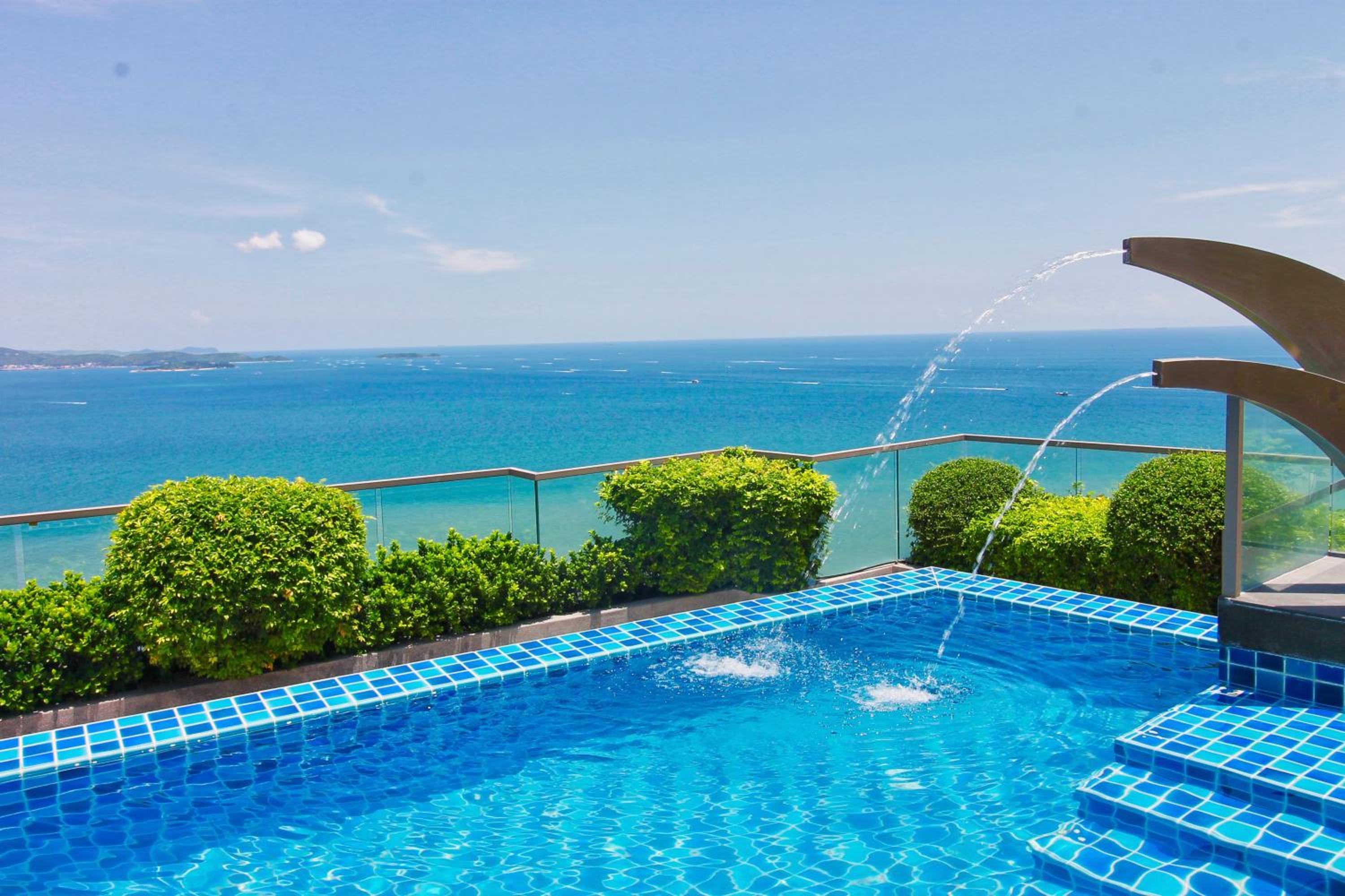 The Peak Towers - Luxury High Floor Ocean View - 2 Pools & Gym