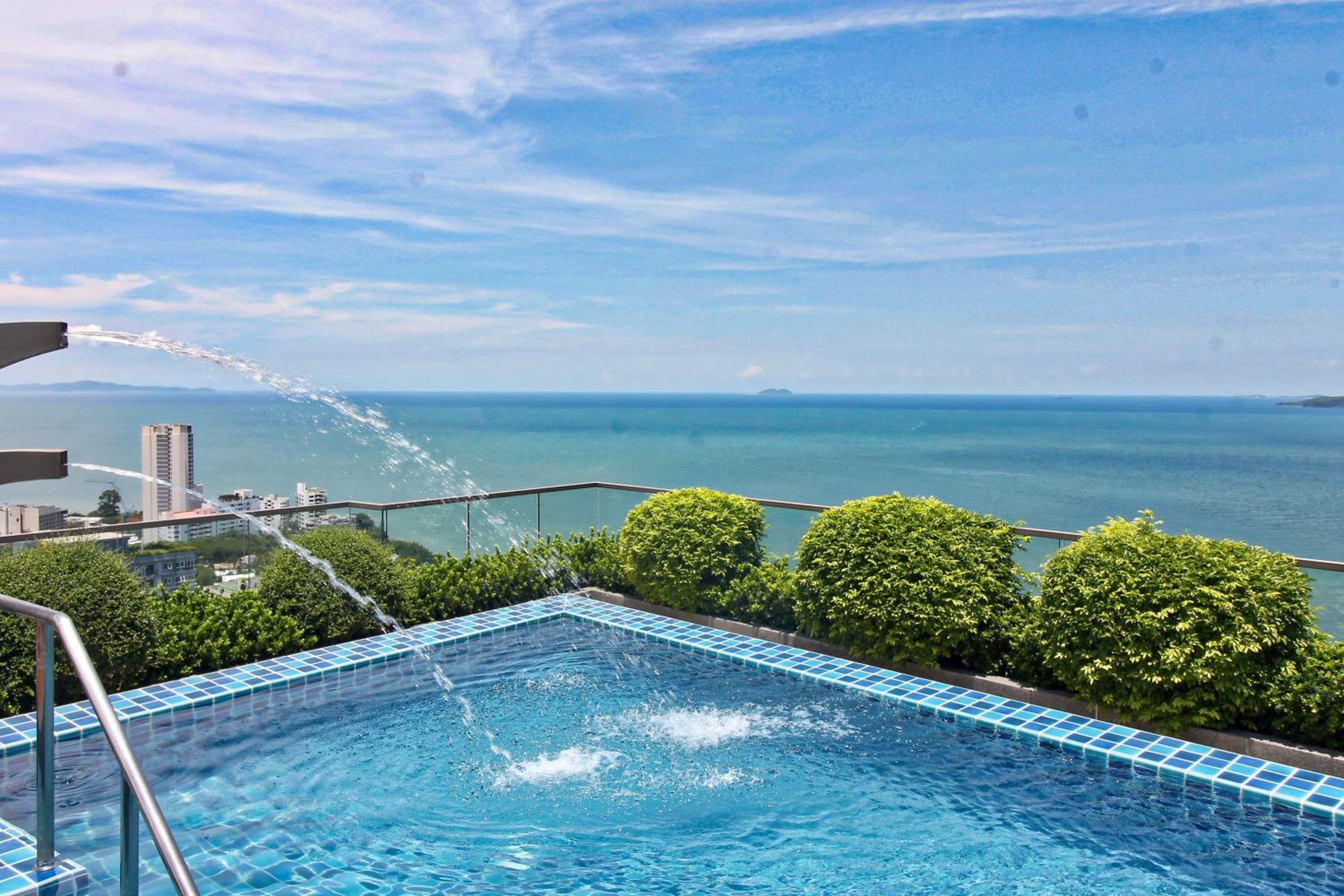 The Peak Towers - Luxury High Floor Ocean View - 2 Pools & Gym