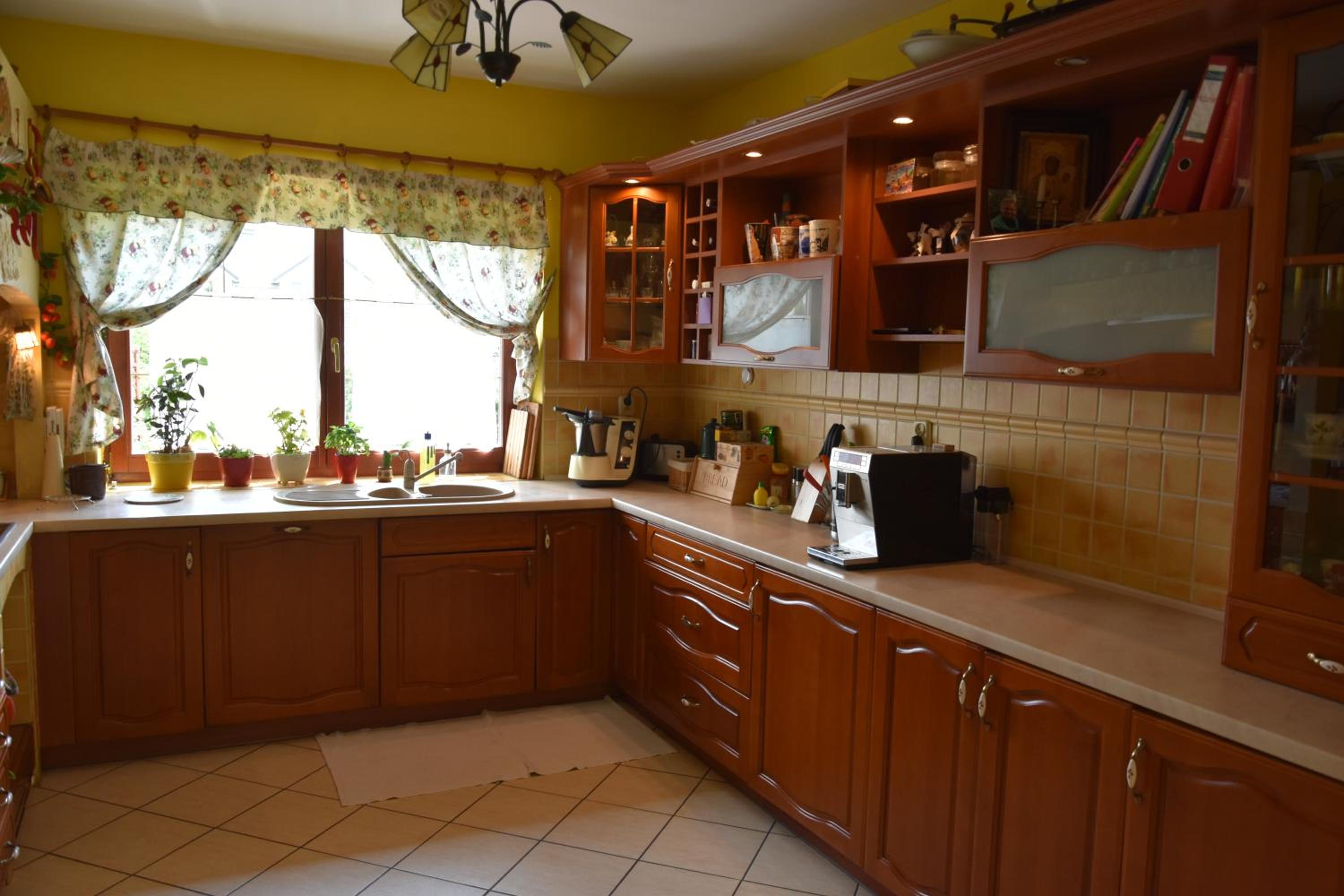 Comfortable house with garden