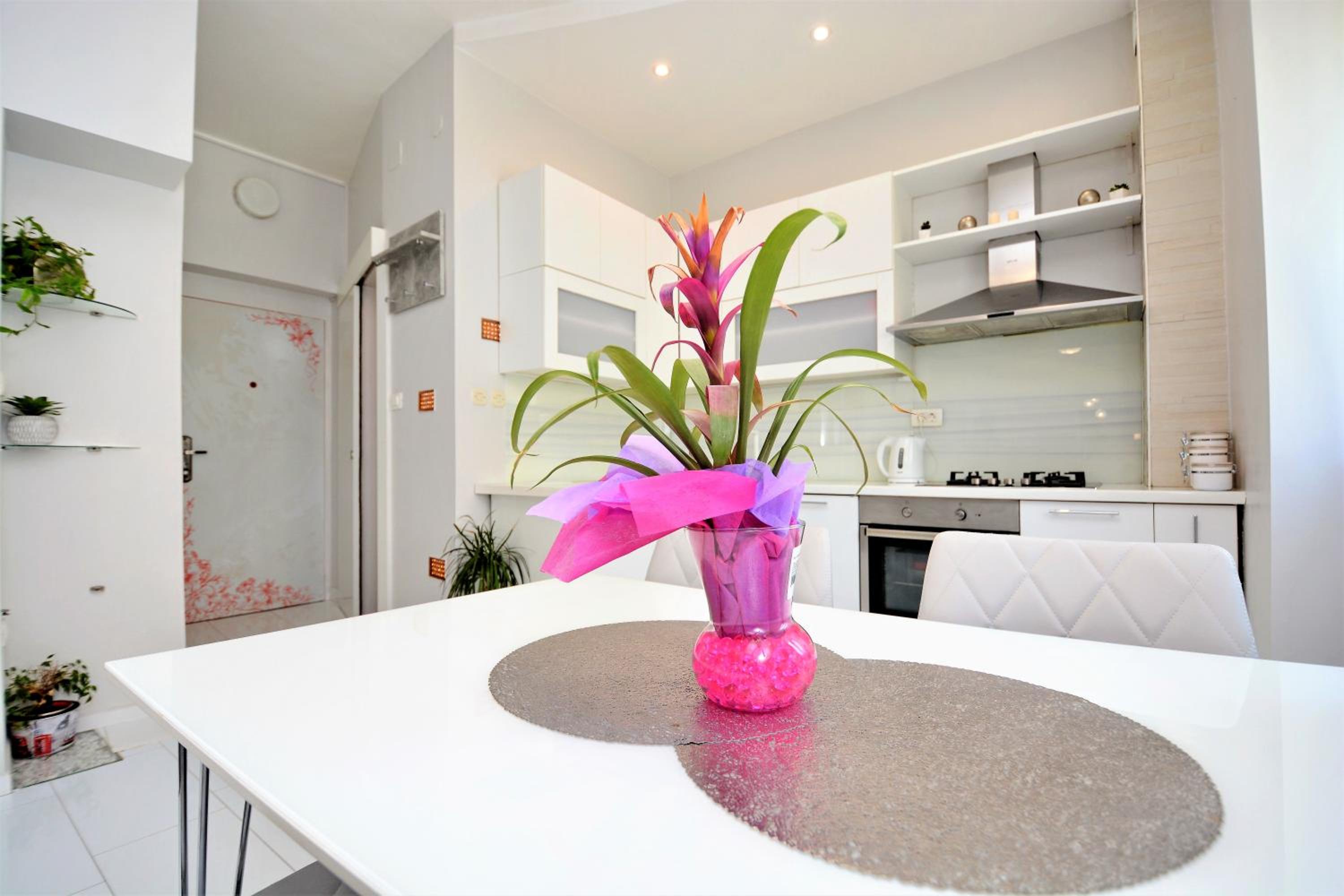 Apartment Populare view 5