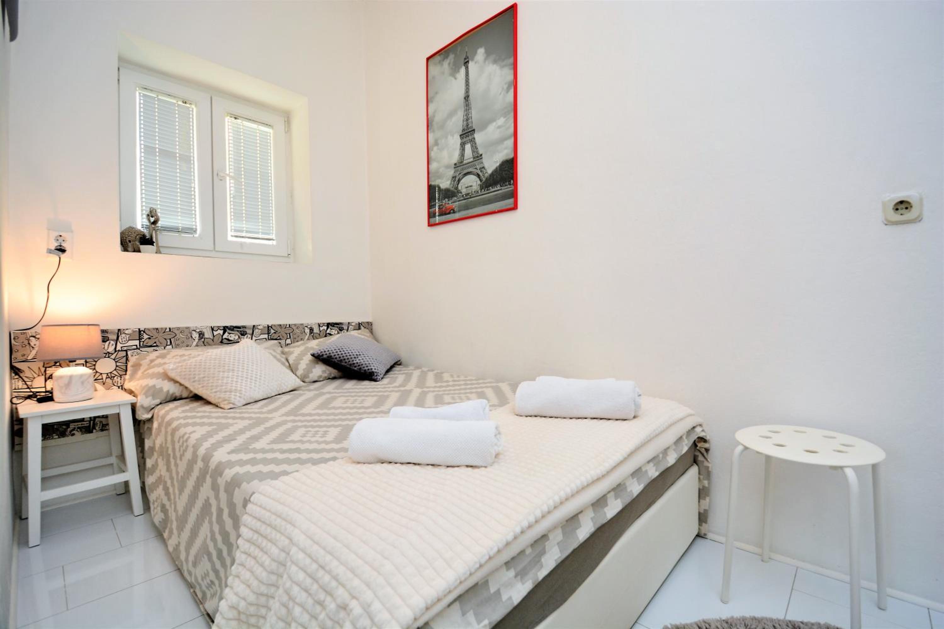 Apartment Populare view 2