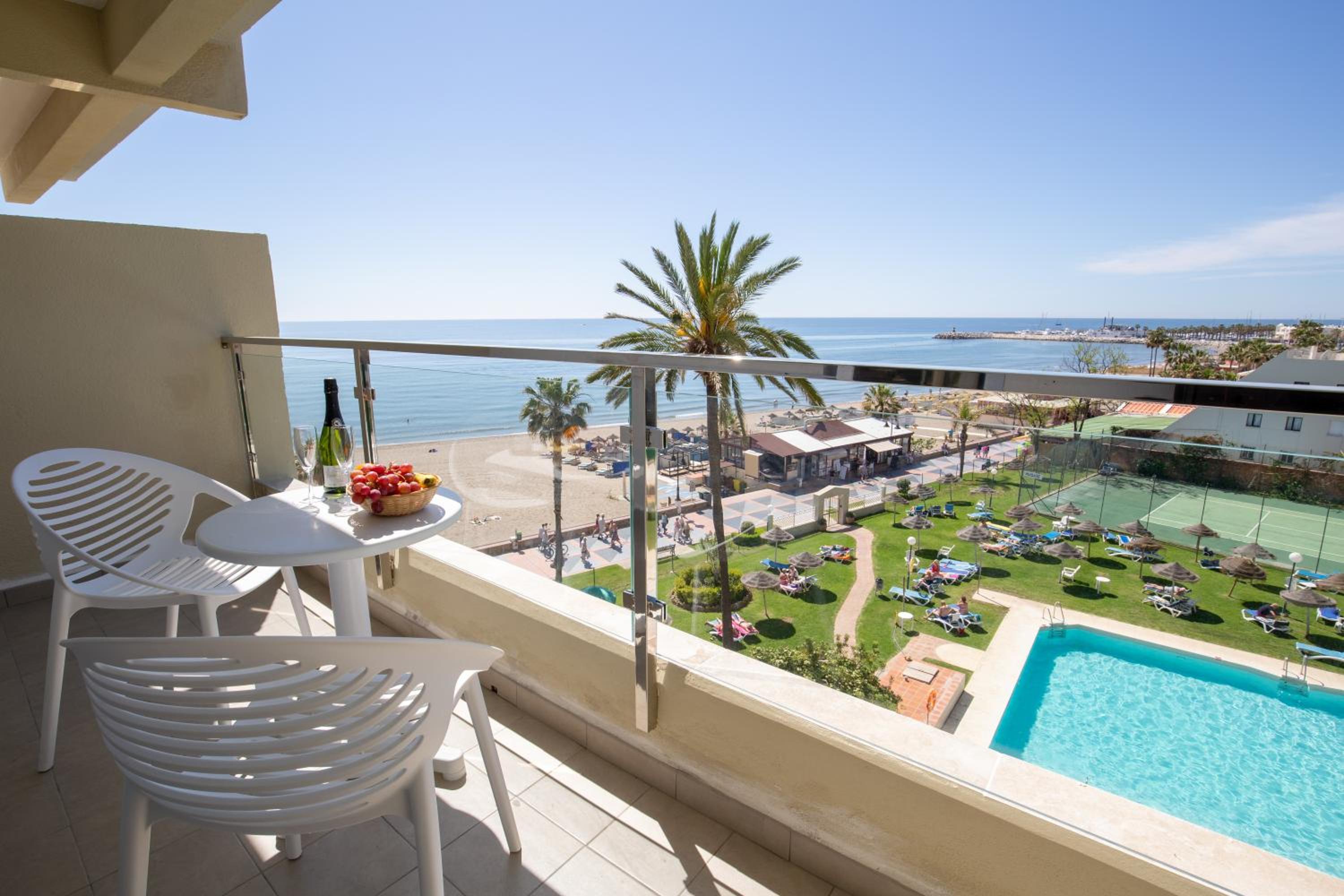 La Barracuda en Torremolinos — balance & terrace