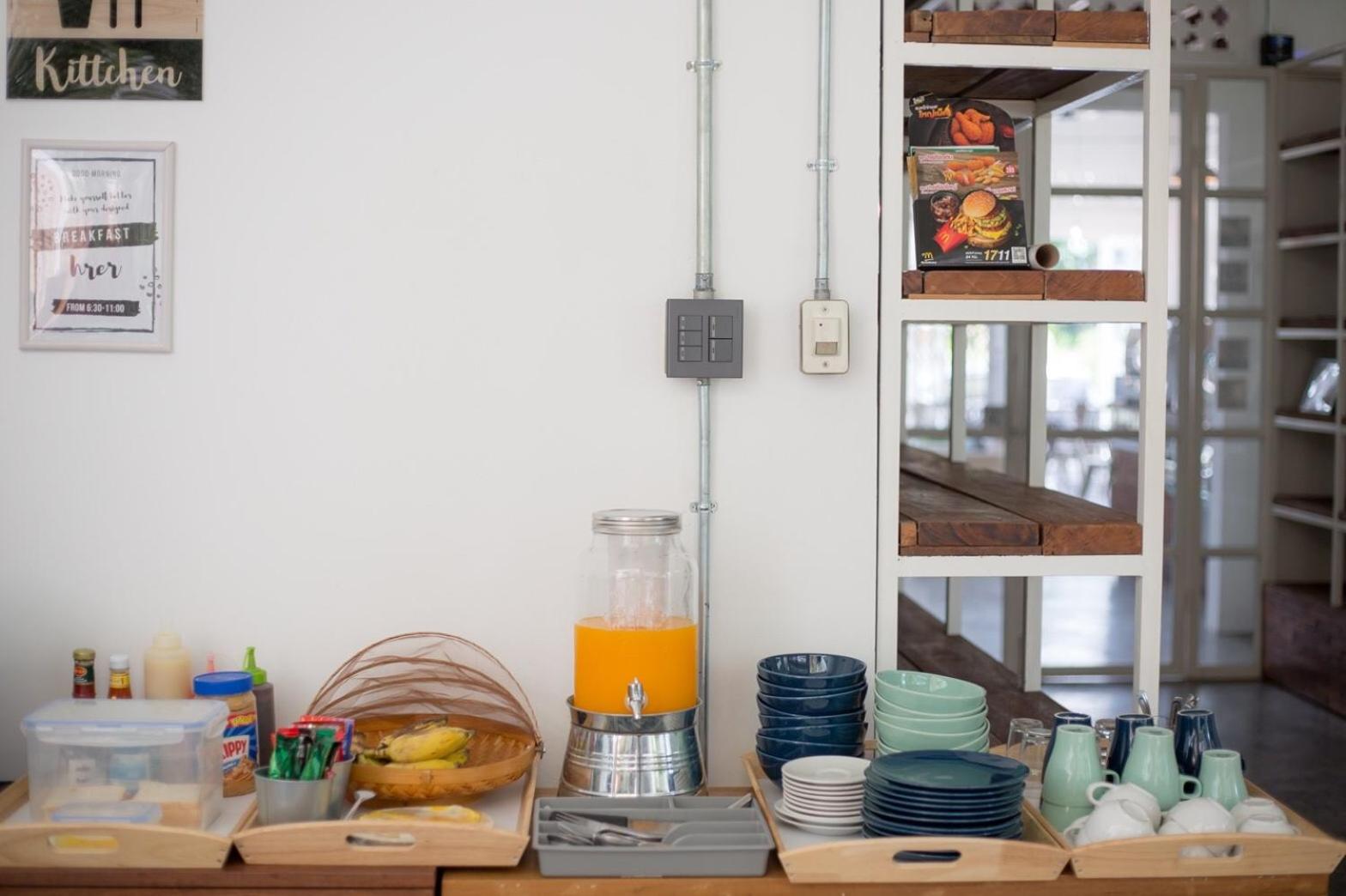 Memmoth Cafe & Hostel in Lampang