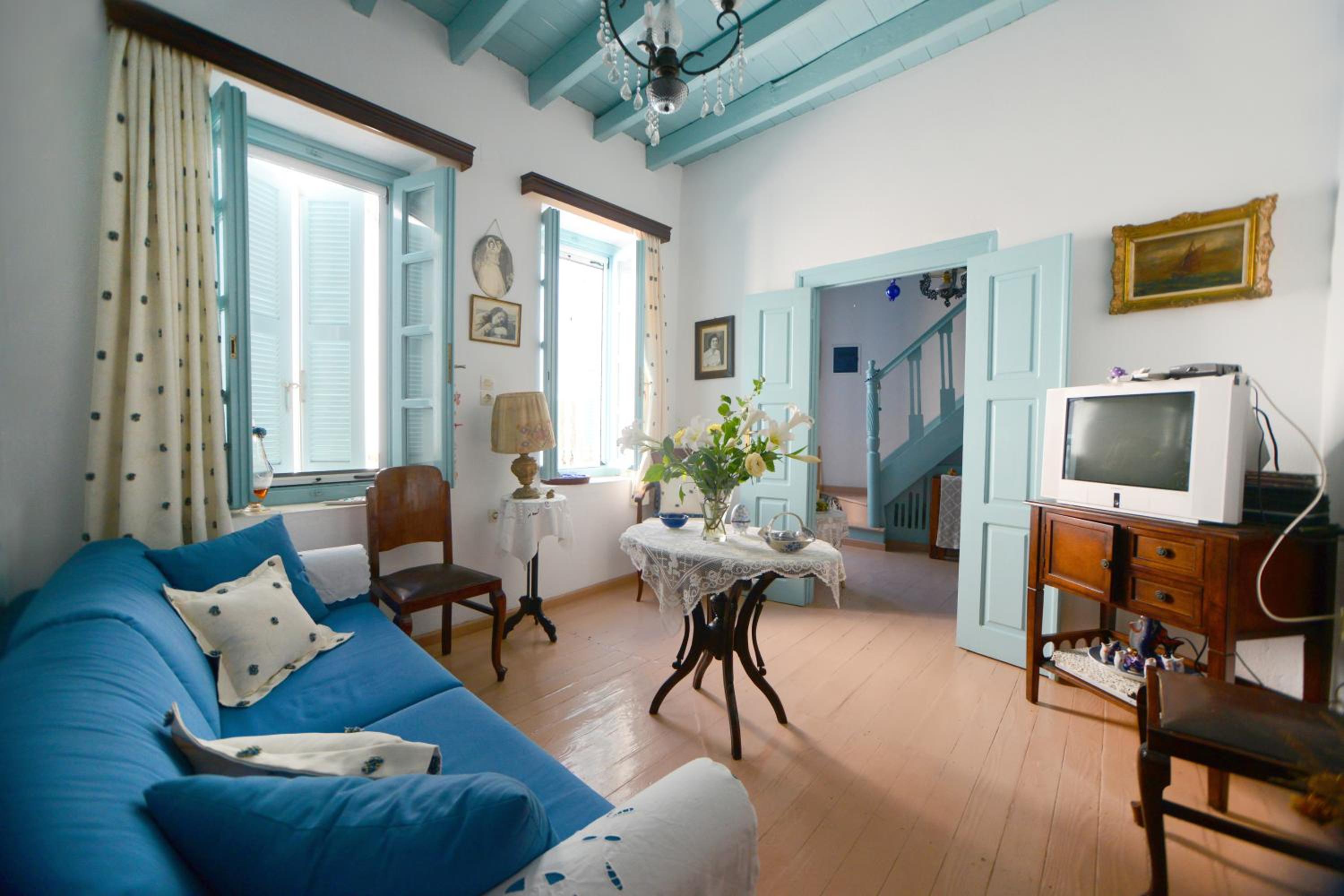 Traditional house by the sea view 3