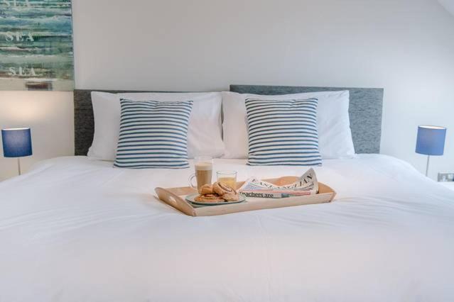 Serendipity, an apartment on the high street! view 3
