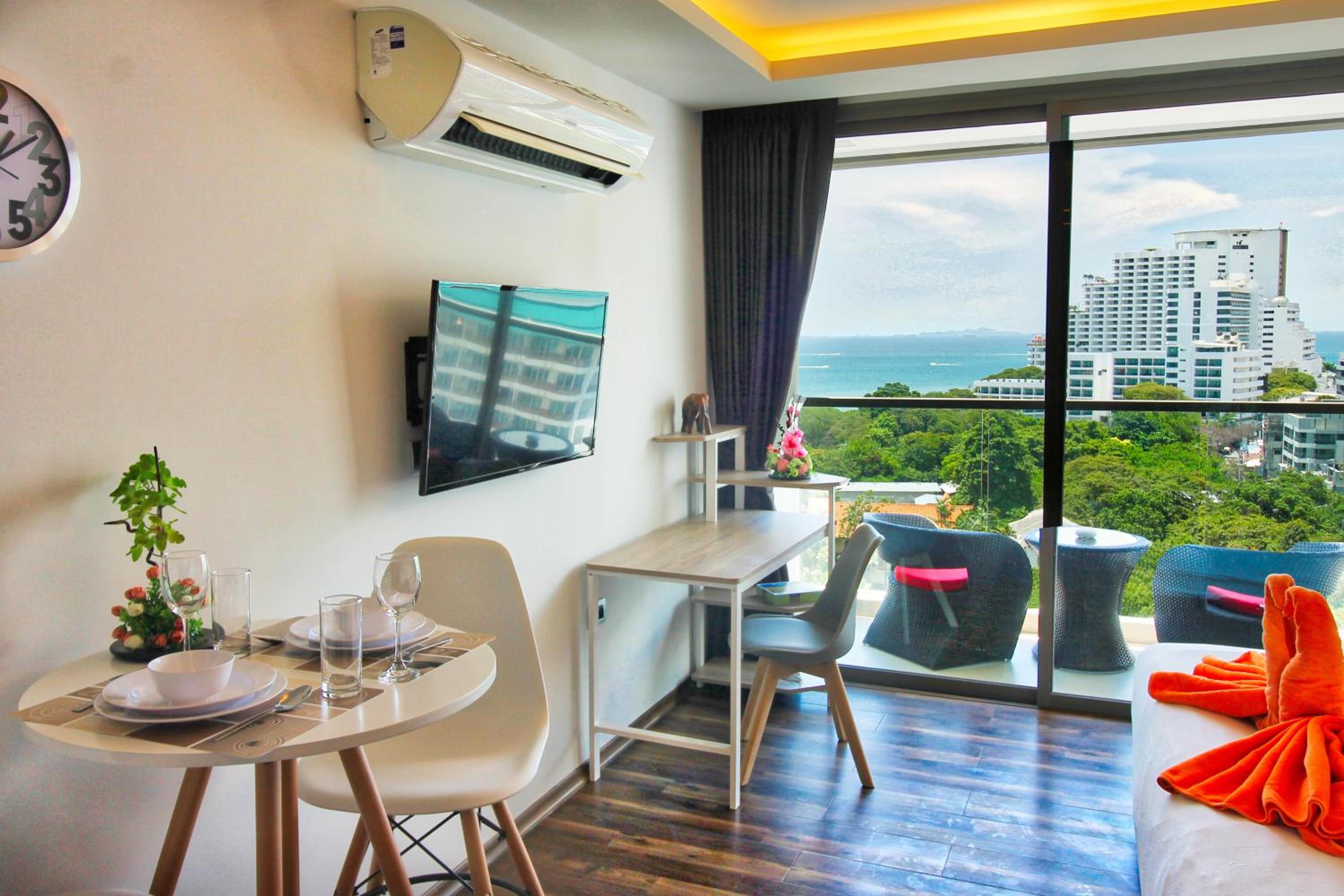The Peak Towers - Luxury High Floor Ocean View - 2 Pools & Gym