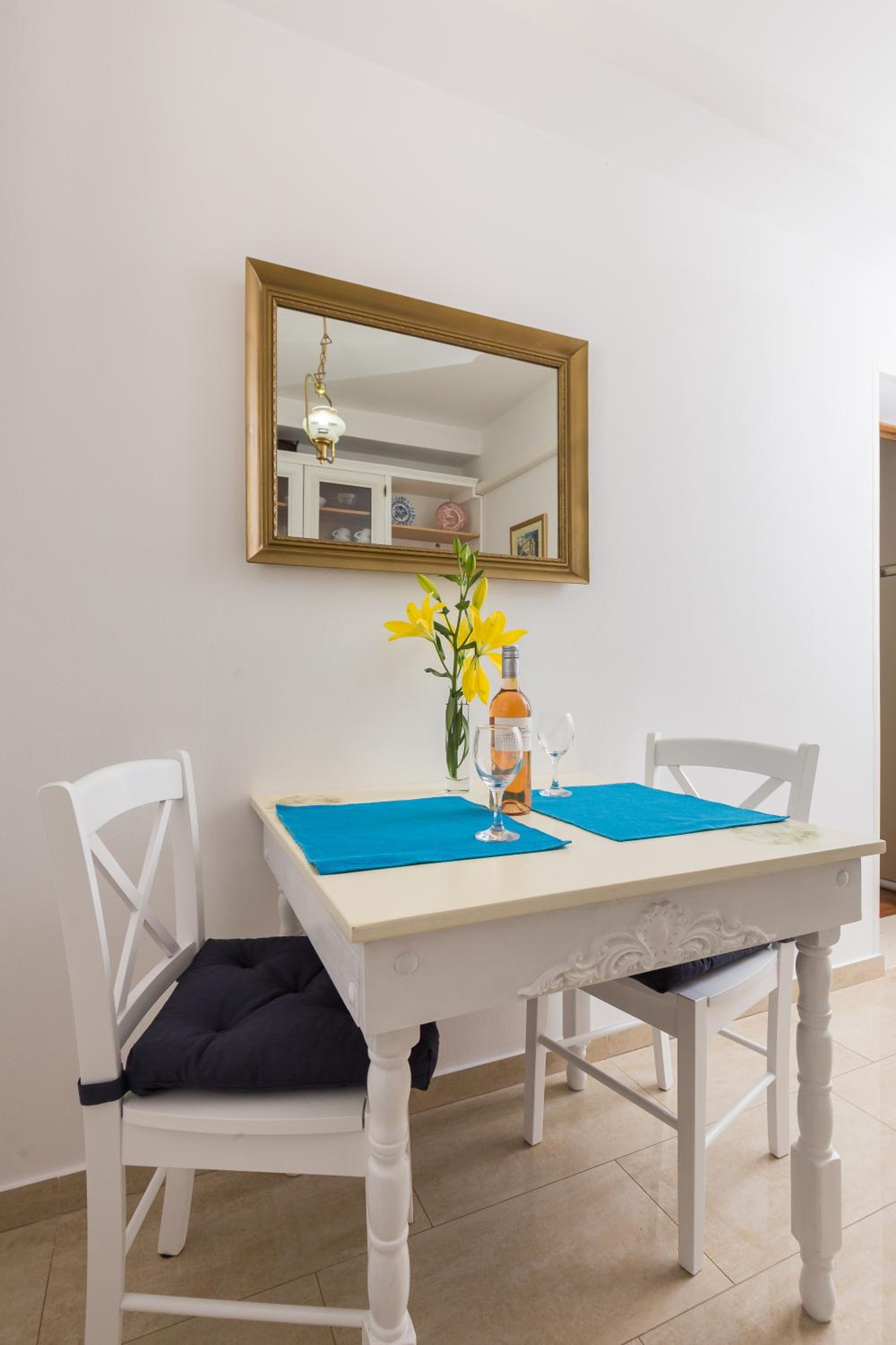 Apartment One , sea view , free parking
