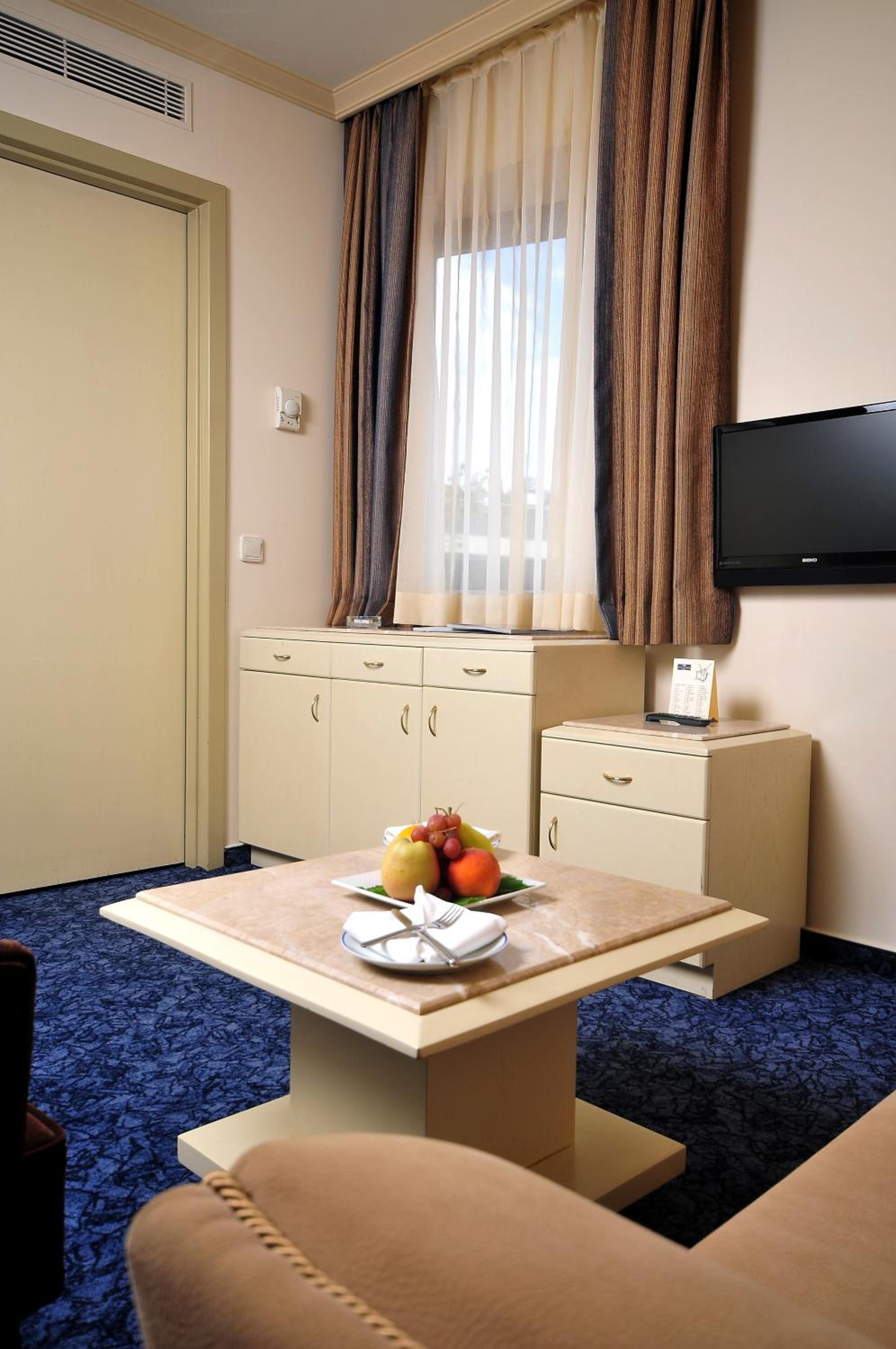 Class Hotel - Image 18