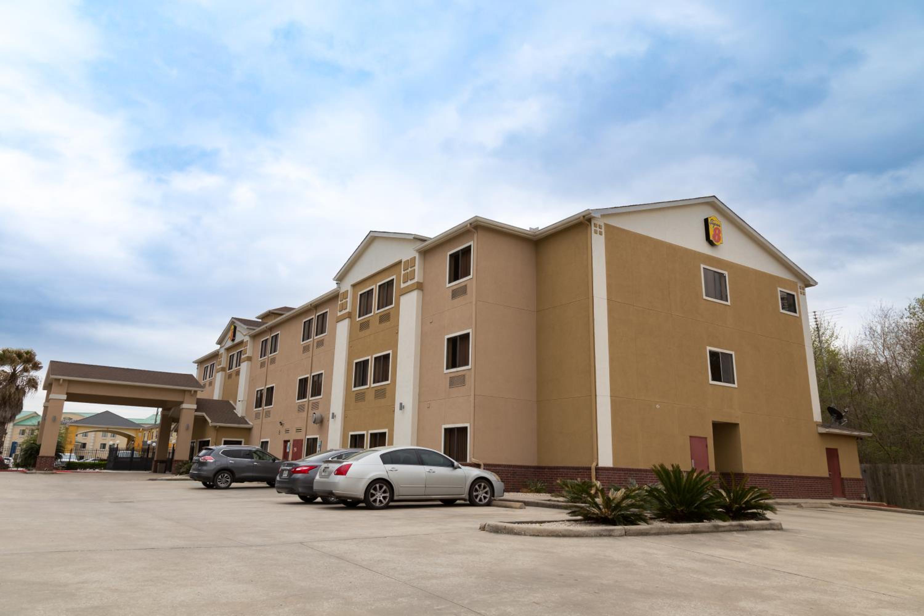 Red Lion Inn Suites IAH Airport East - Property Image 51