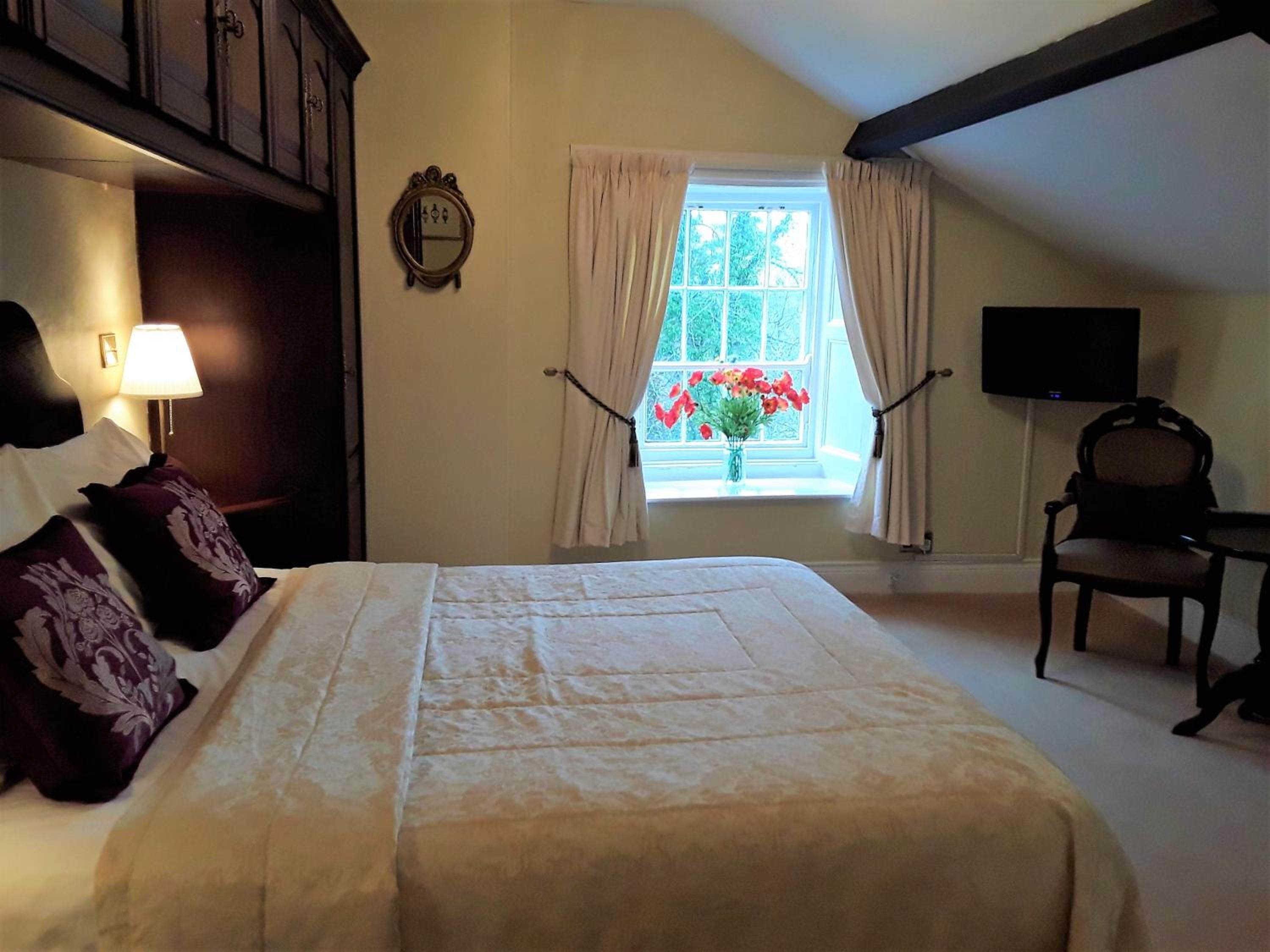 Lowbyer Manor Country House
