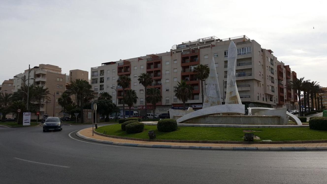 Apartamento Roquetas playa con WIFI view 5