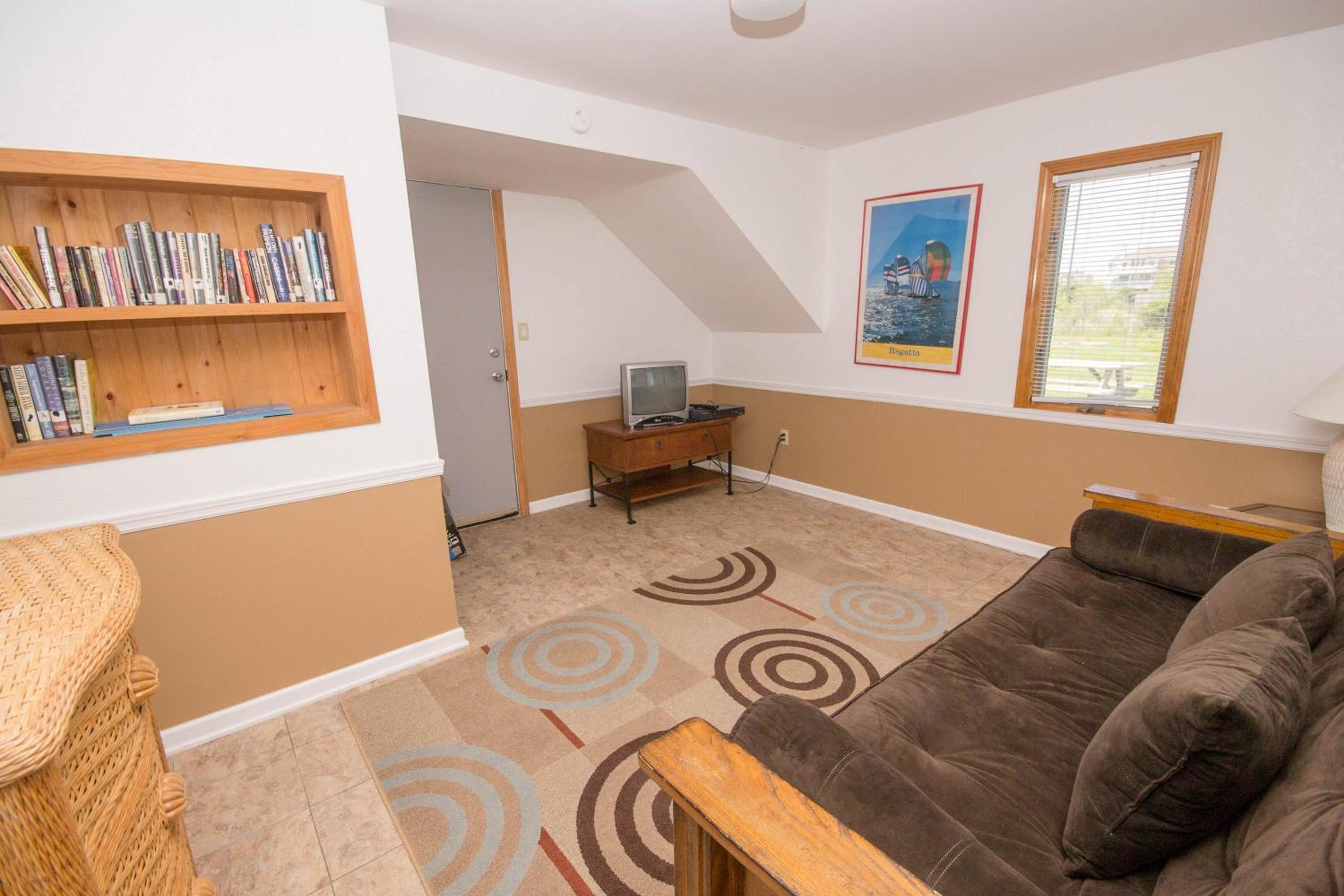 Carolina Moon - Corolla, Whalehead, 50 Yards to Beach, Ocean View, Hot Tub, Fireplace, Pets OK view 3