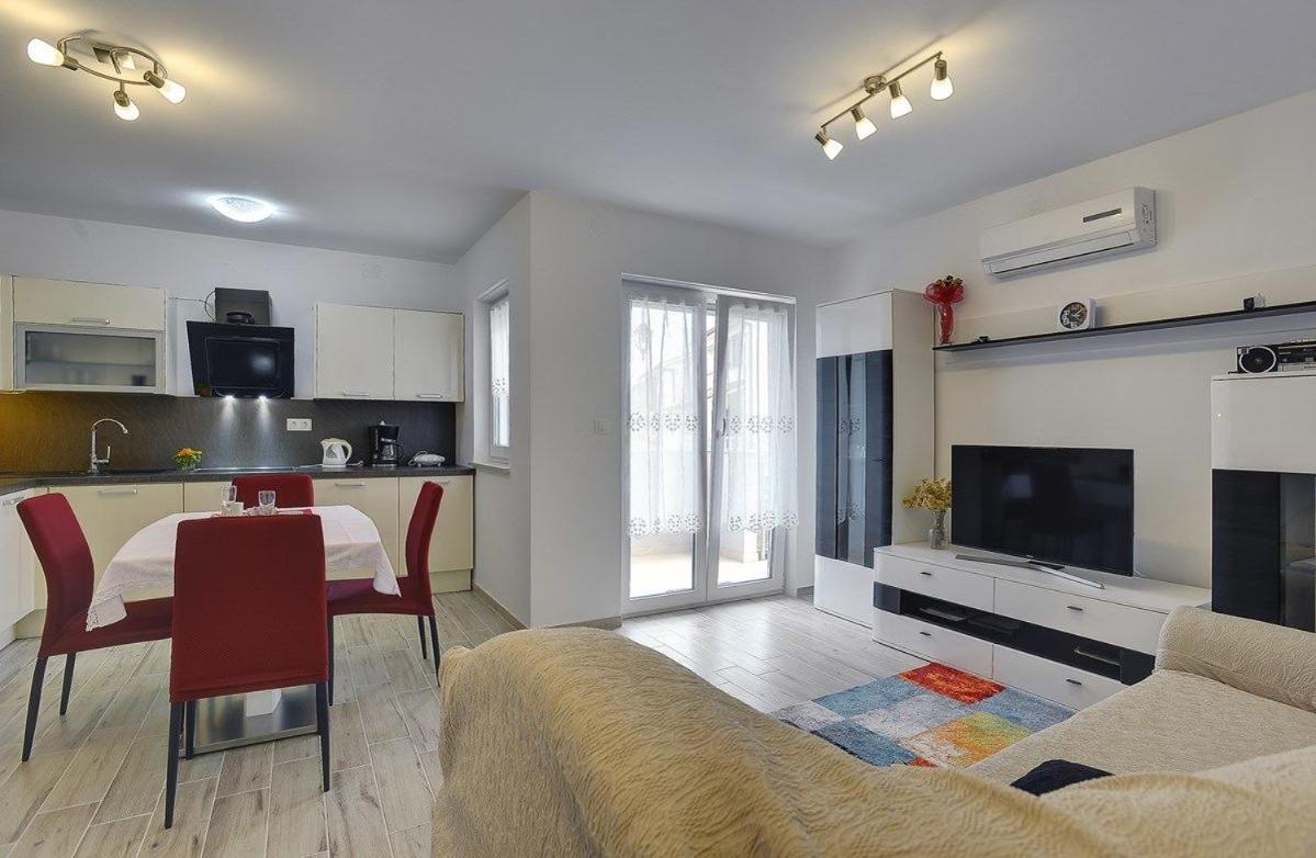 Apartments Elviana