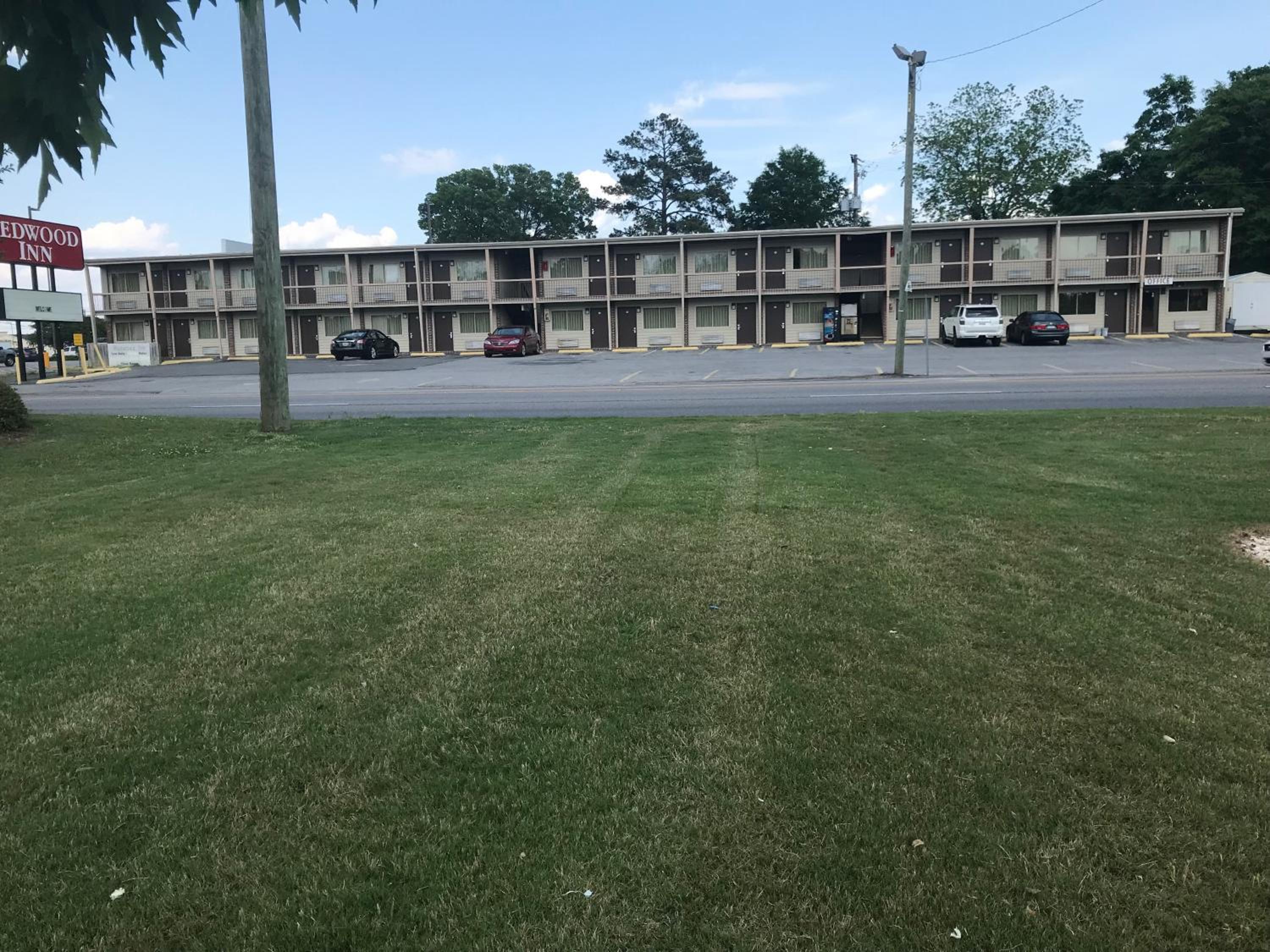Redwood Inn