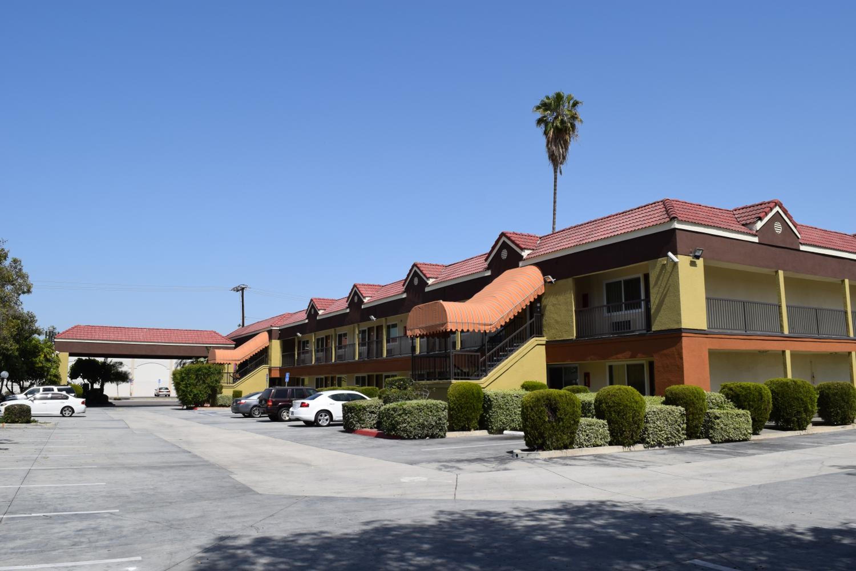 Budget Inn - Property Image 2