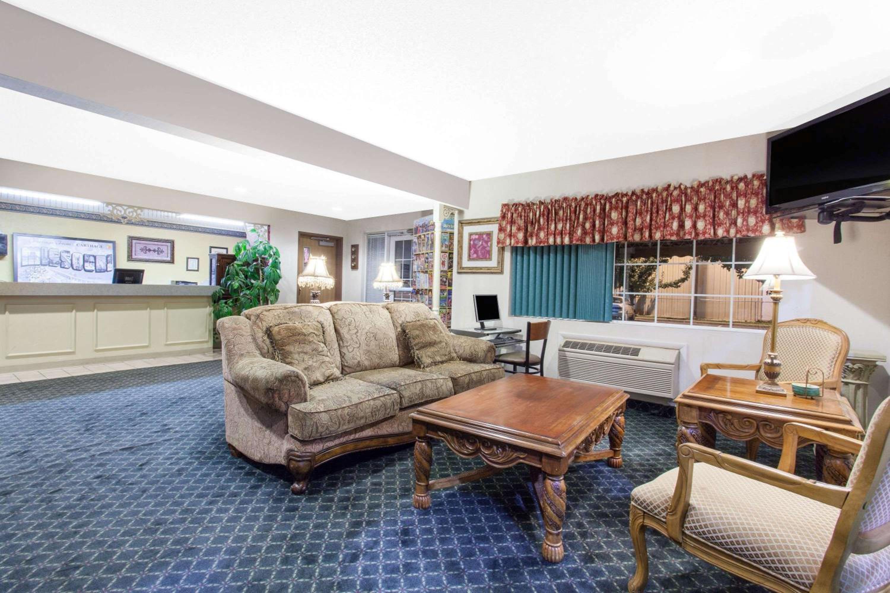 Super 8 by Wyndham Carthage view 3