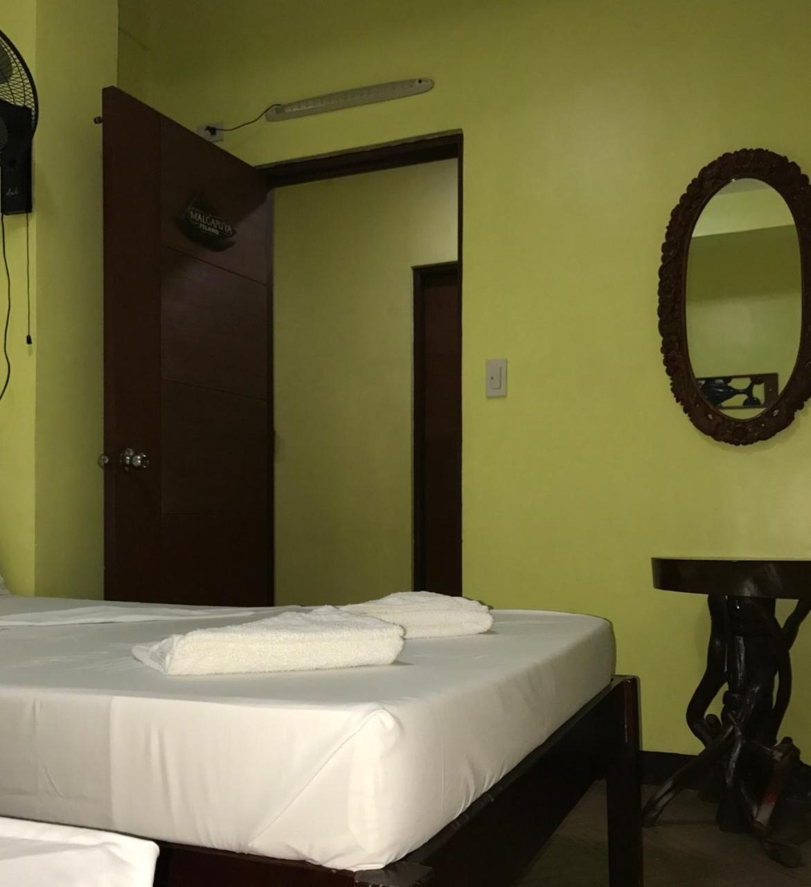 Luis Bay Travellers Lodge Coron