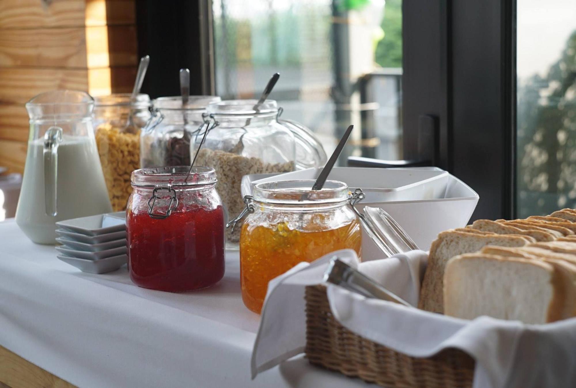 Hotel iSanook Hostel - Image 1