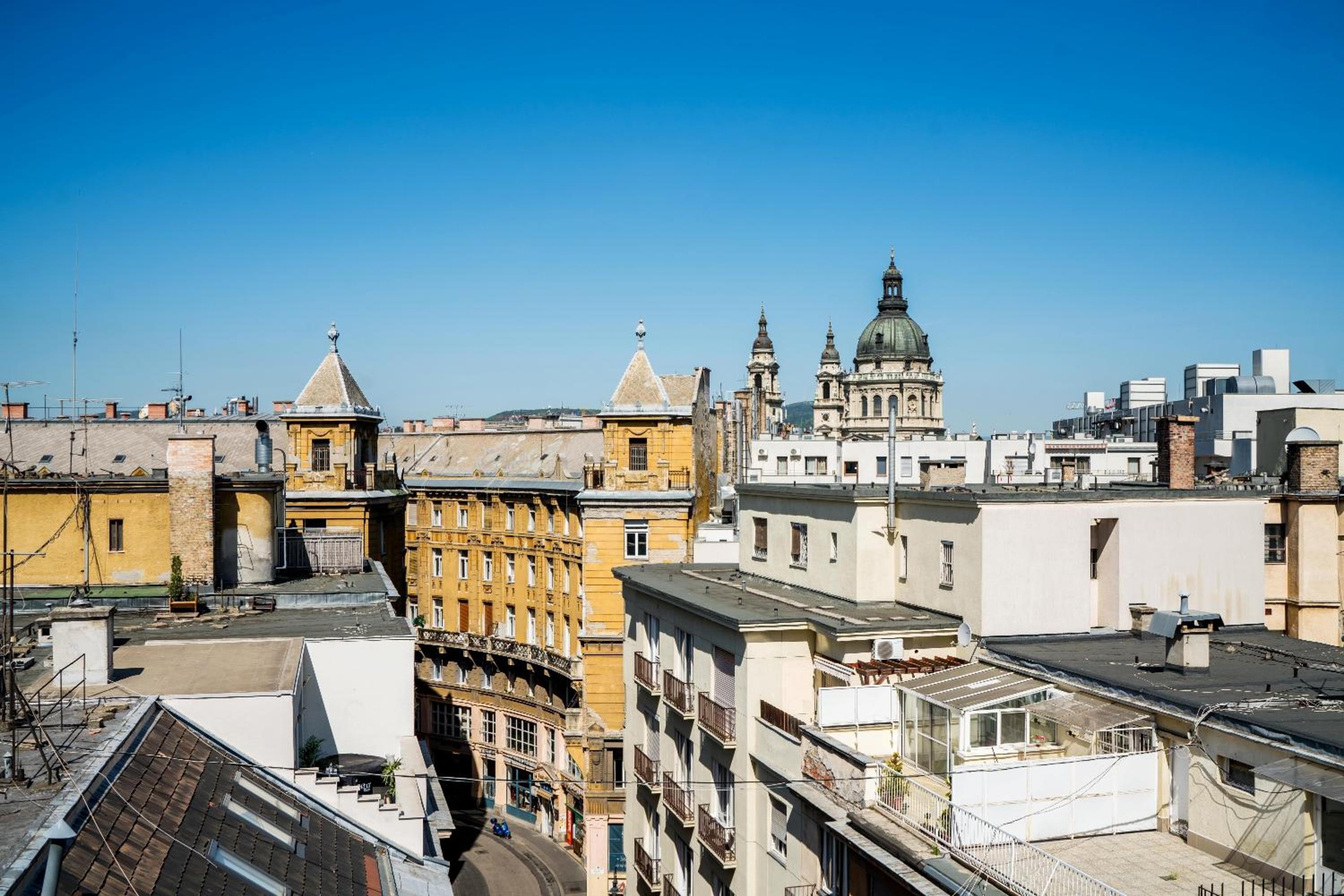 Top of the city Apartment with AC