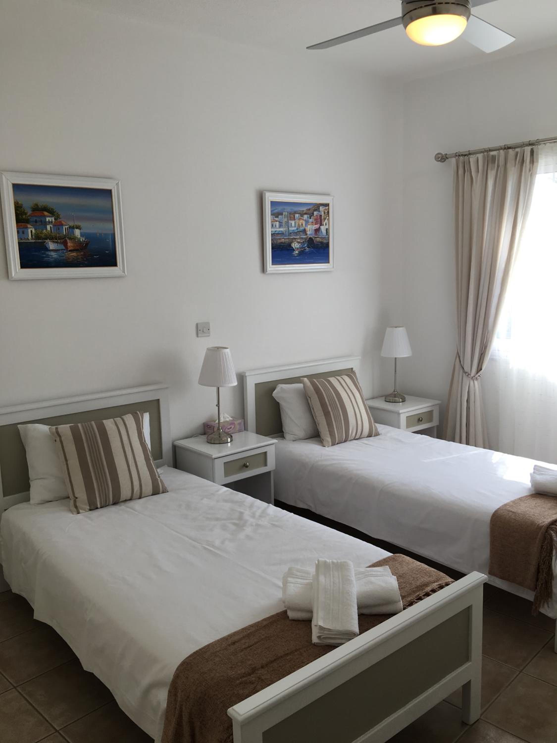 Kings Palace - fabulous pool-side 2 bed apartment
